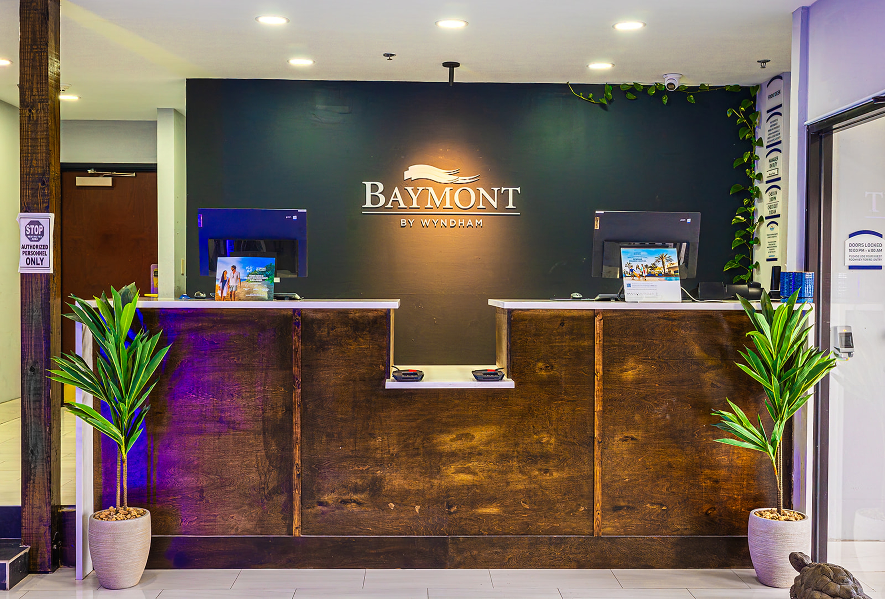 Baymont by Wyndham Port Wentworth reception in Port Wentworth, Georgia