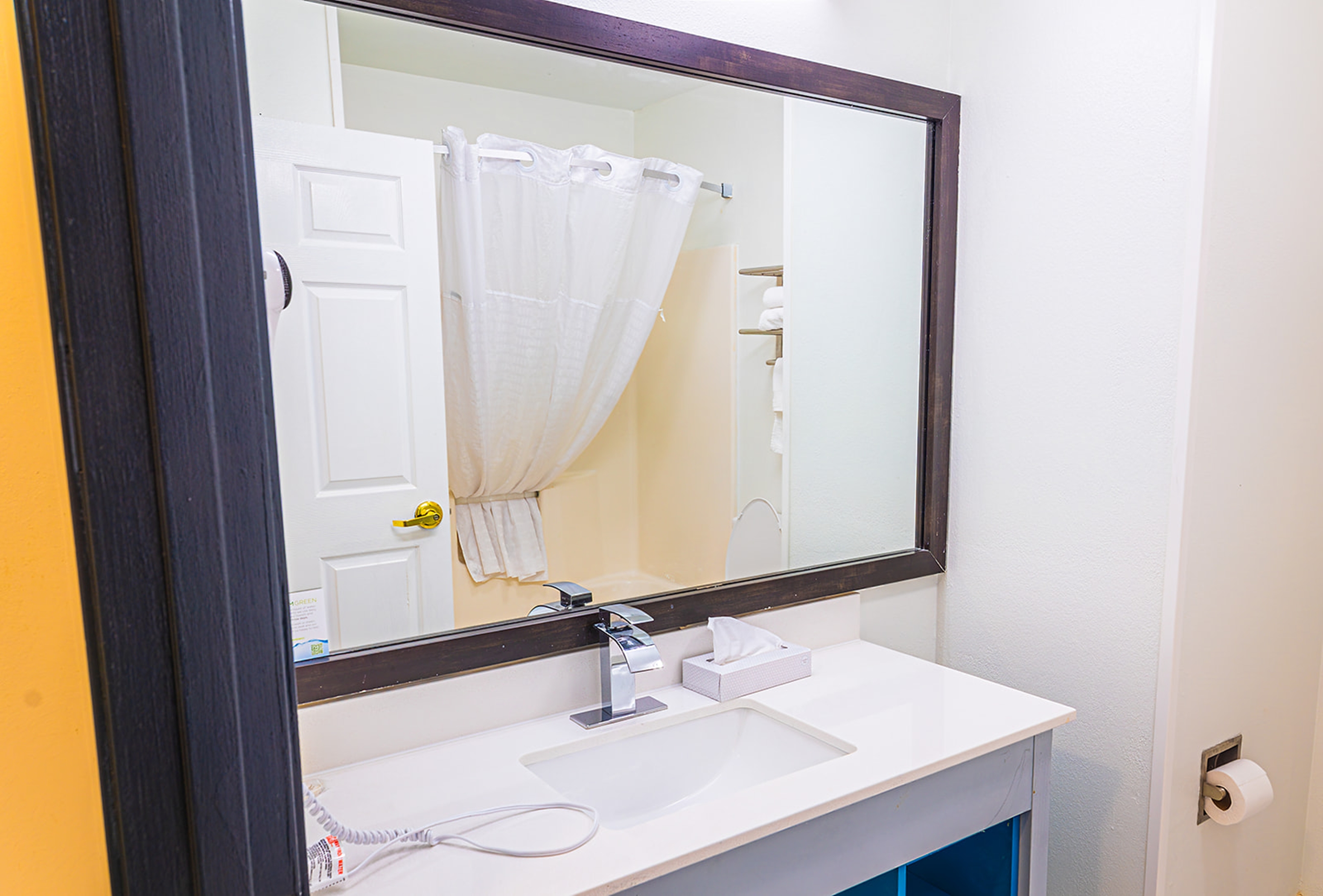 Guest room bath at the Baymont by Wyndham Port Wentworth in Port Wentworth, Georgia
