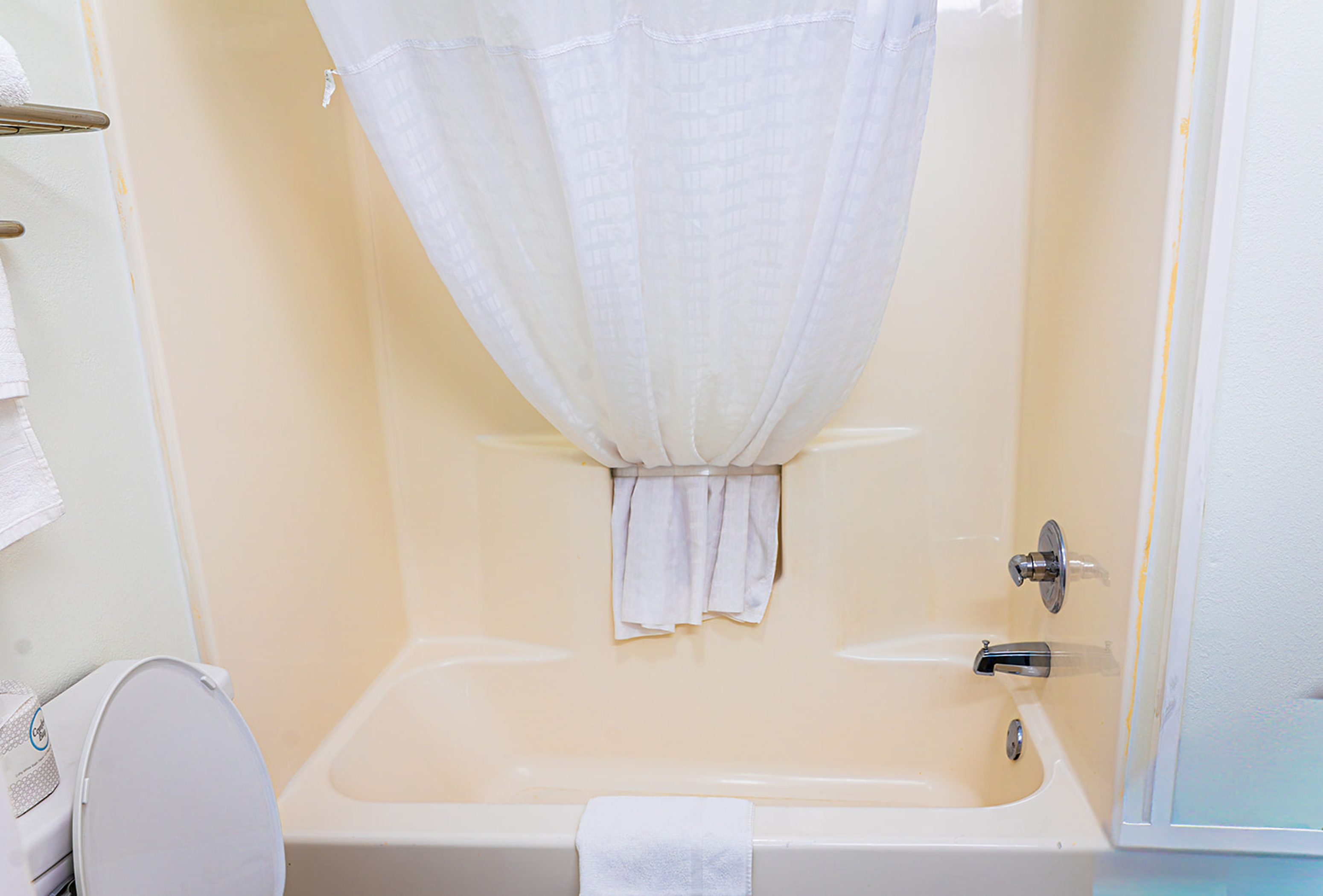 Guest room bath at the Baymont by Wyndham Port Wentworth in Port Wentworth, Georgia