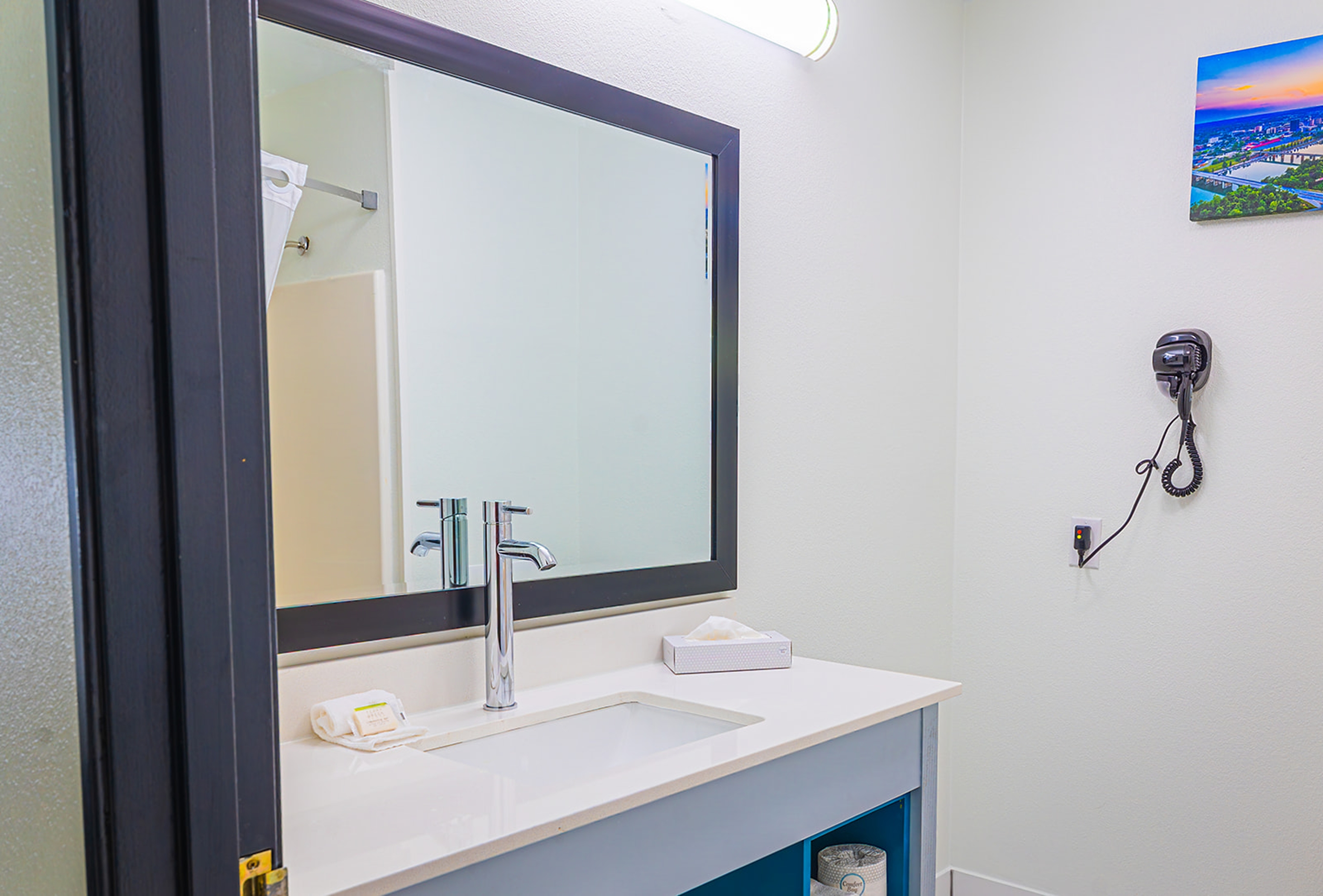 Guest room bath at the Baymont by Wyndham Port Wentworth in Port Wentworth, Georgia