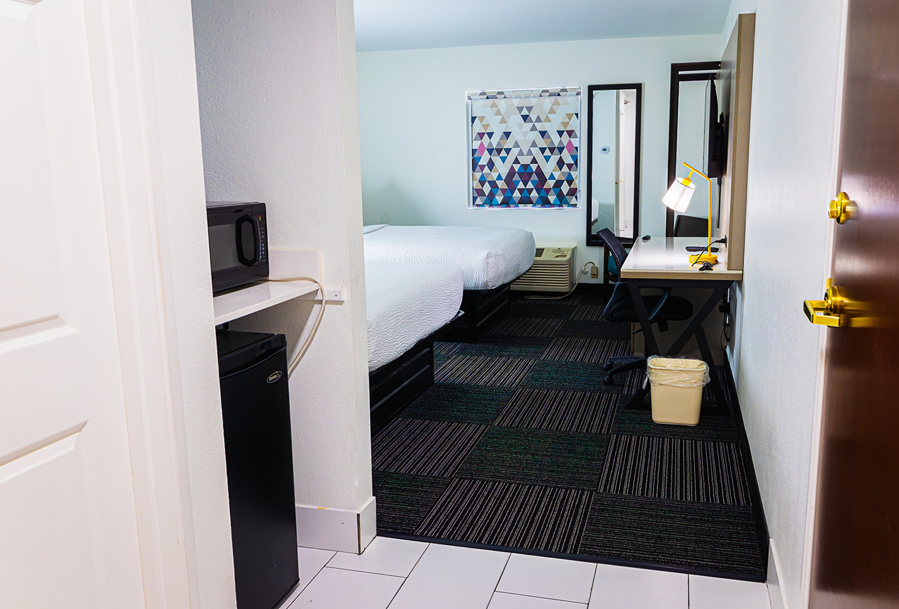 Guest room at the Baymont by Wyndham Port Wentworth in Port Wentworth, Georgia