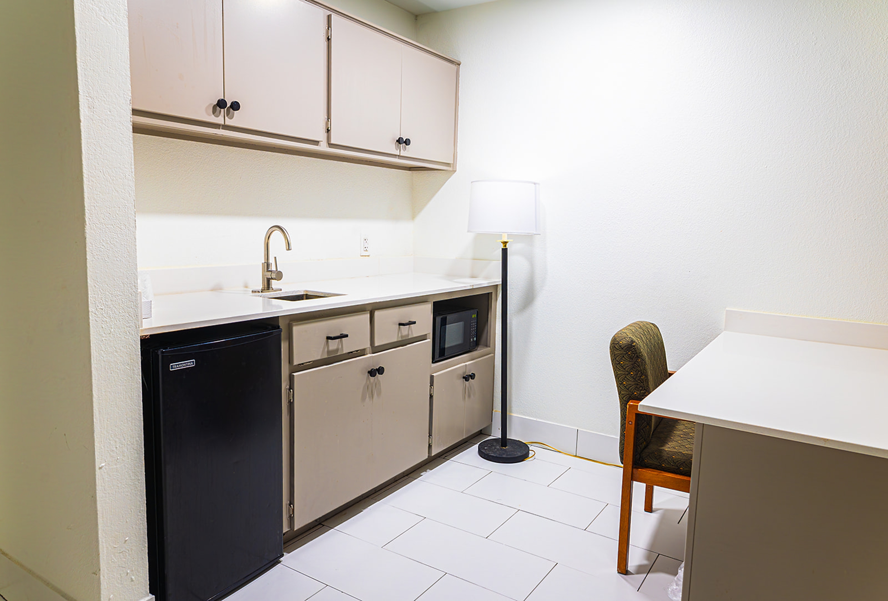 Guest room at the Baymont by Wyndham Port Wentworth in Port Wentworth, Georgia