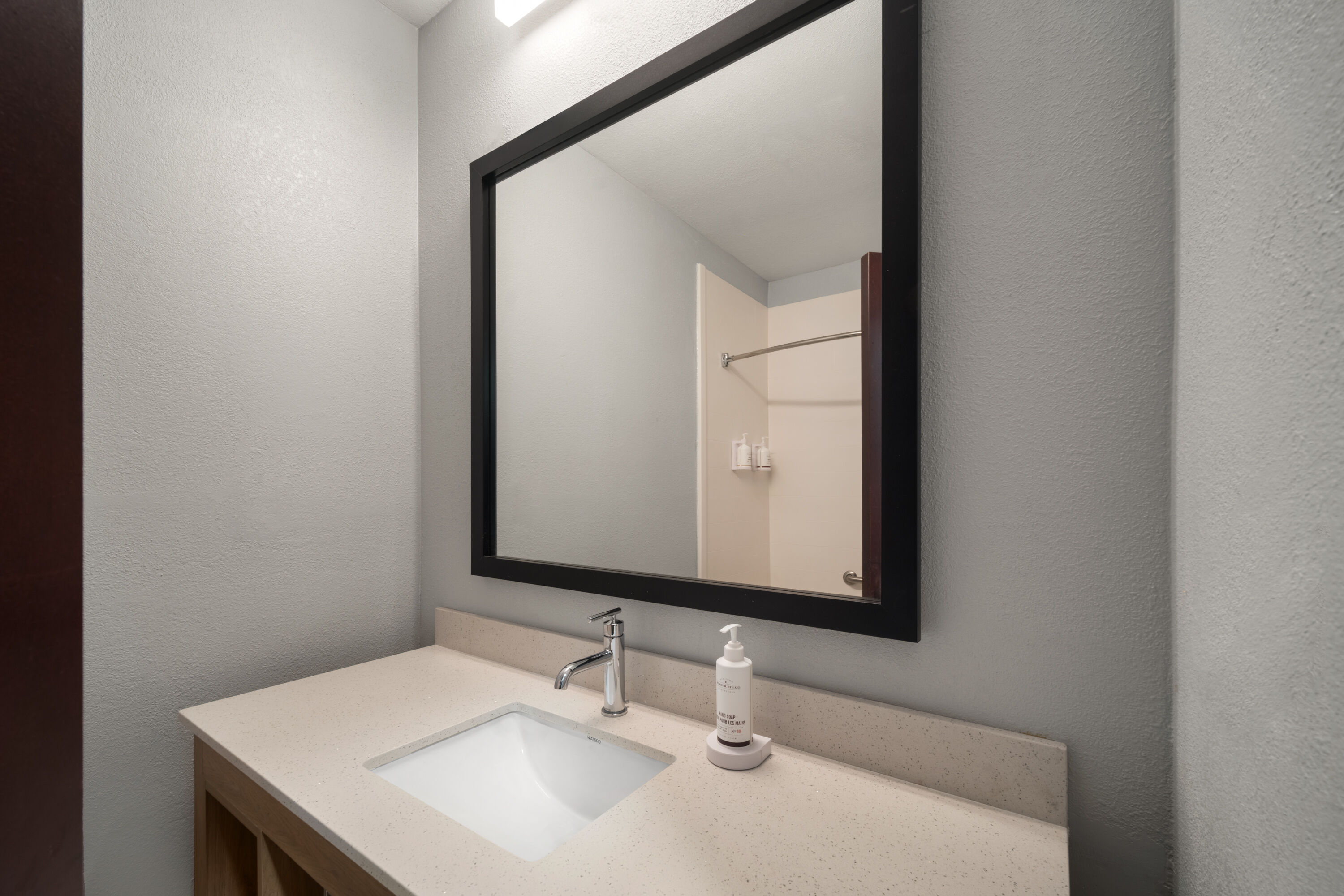 Guest room bath at the Baymont by Wyndham Savannah/Garden City in Savannah, Georgia