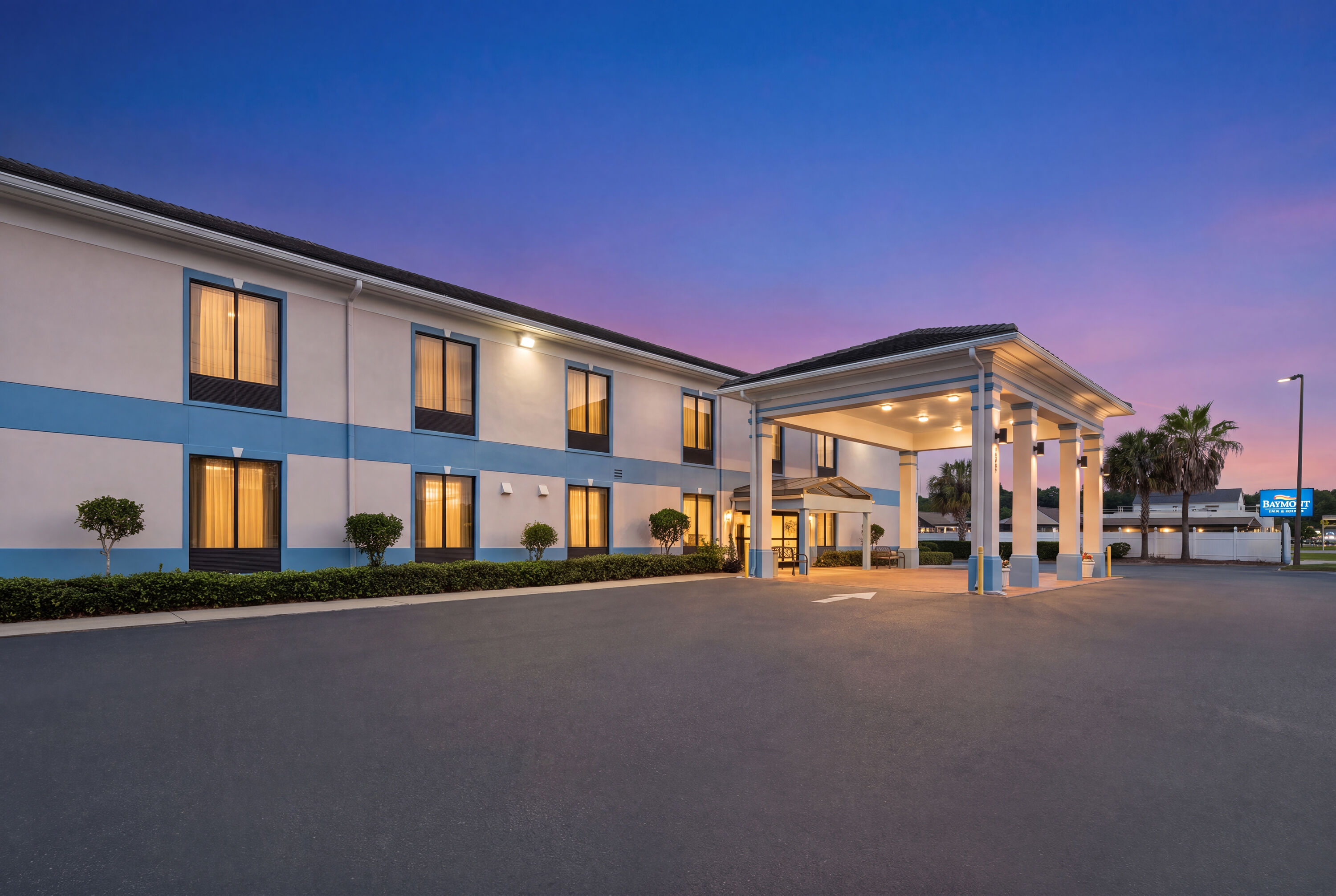 Exterior Dusk Image of Baymont by Wyndham Savannah/Garden City hotel in Savannah, Georgia