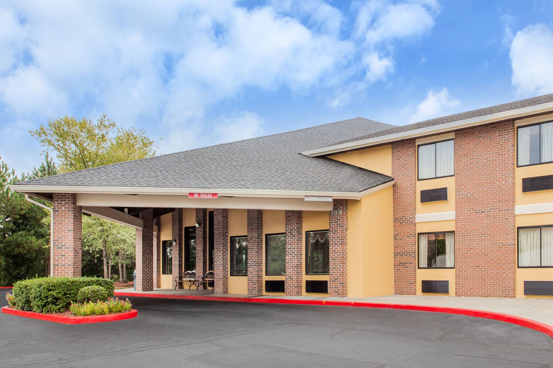 Exterior of Baymont Inn & Suites Smyrna hotel in Smyrna, Georgia Exterior of Baymont Inn & Suites Smyrna hotel in Smyrna, Georgia
