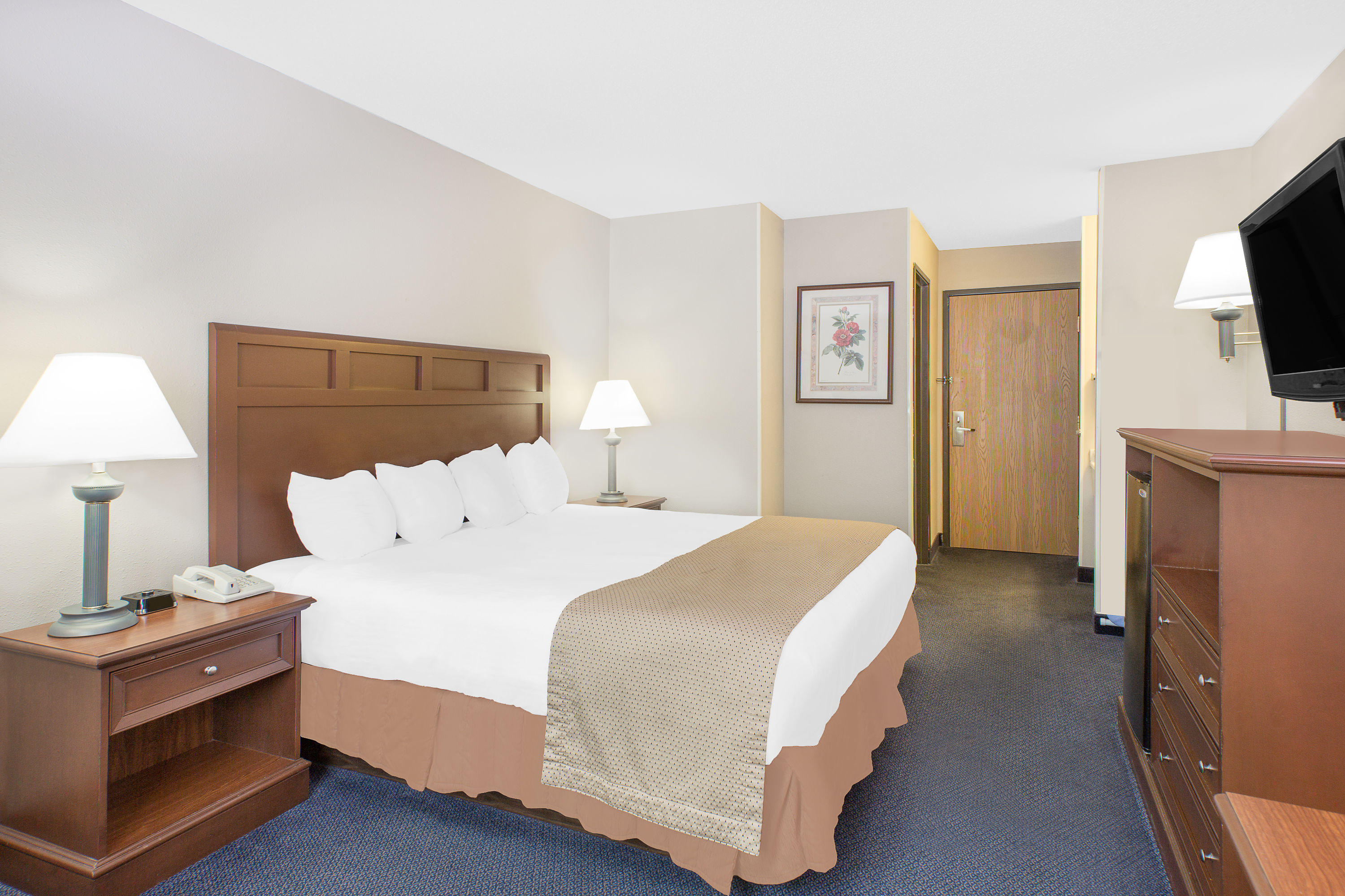 Guest room at the Baymont by Wyndham Boone in Boone, Iowa