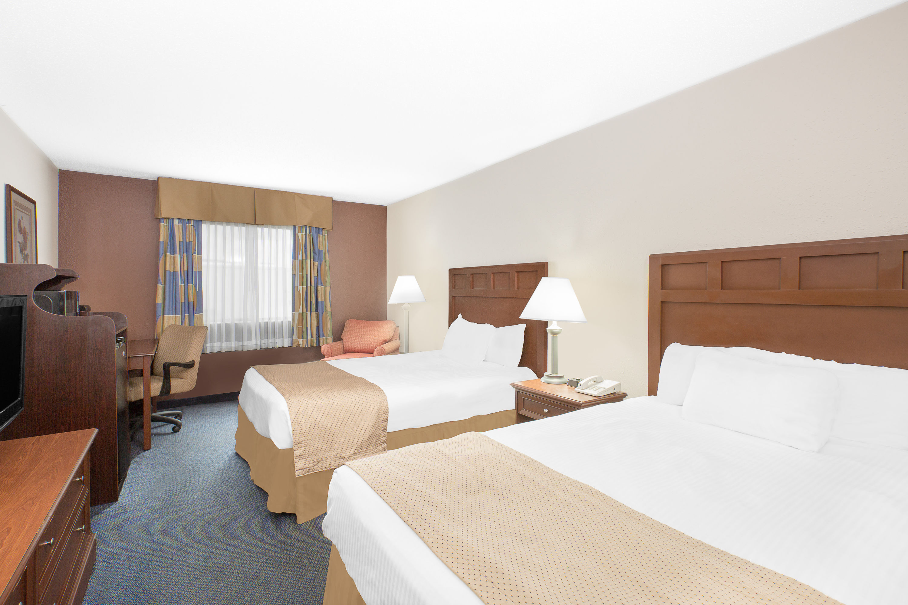 Guest room at the Baymont by Wyndham Boone in Boone, Iowa