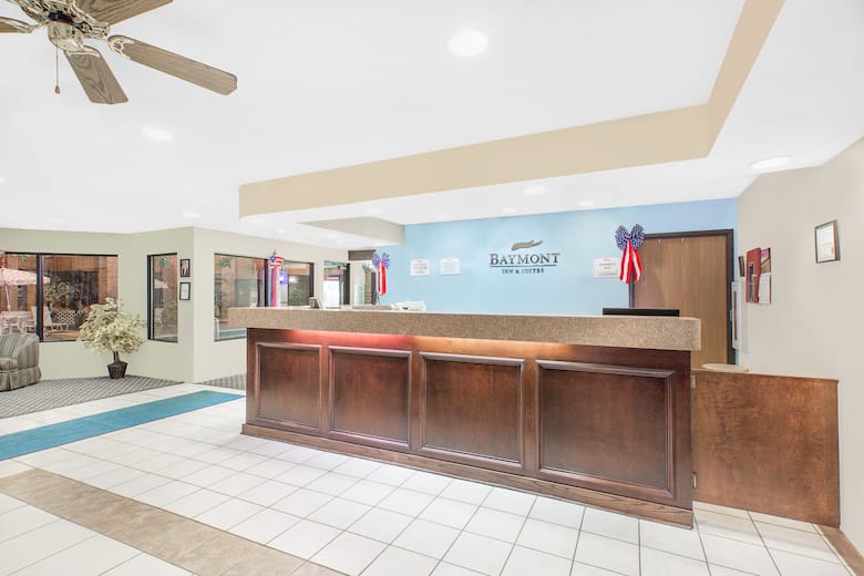 Baymont Inn Suites Boone Hotels Ia 50036 Baymont Inn Suites Boone Hotel Lobby In Iowa