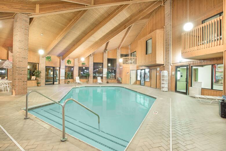 Baymont Inn Suites Boone Hotels Ia 50036 Pool At The Baymont Inn Suites Boone In Iowa