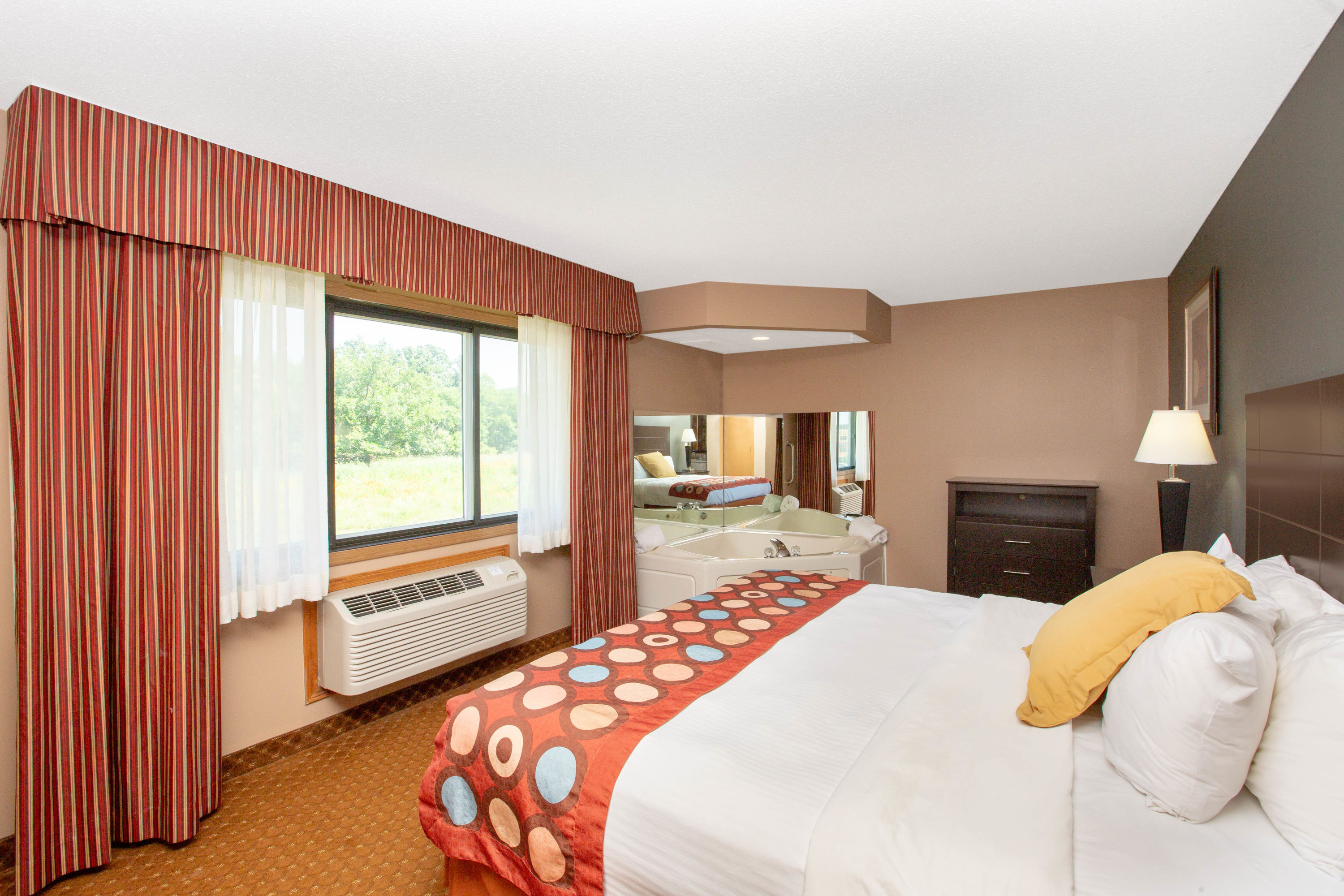 Baymont by Wyndham Coralville suite in Coralville, Iowa