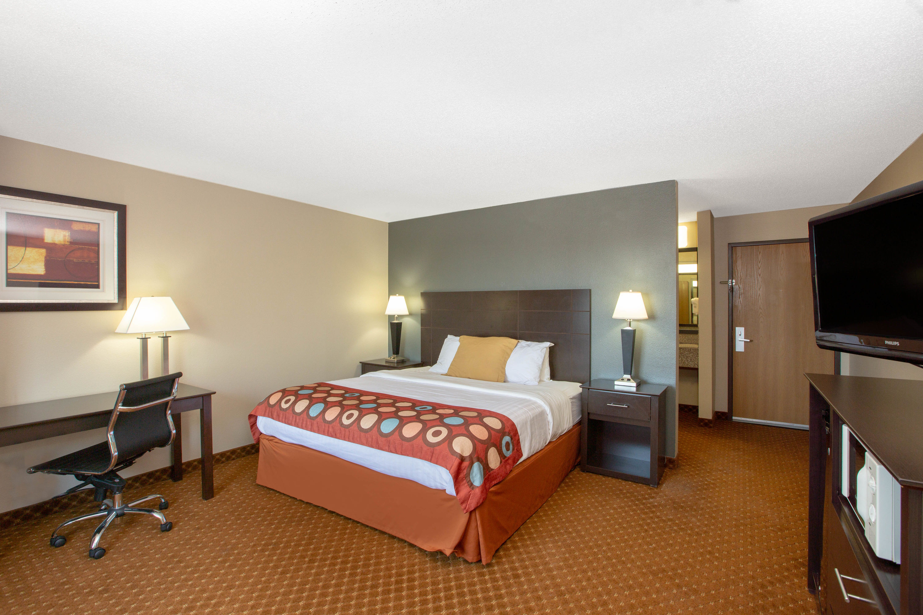 Baymont by Wyndham Coralville suite in Coralville, Iowa