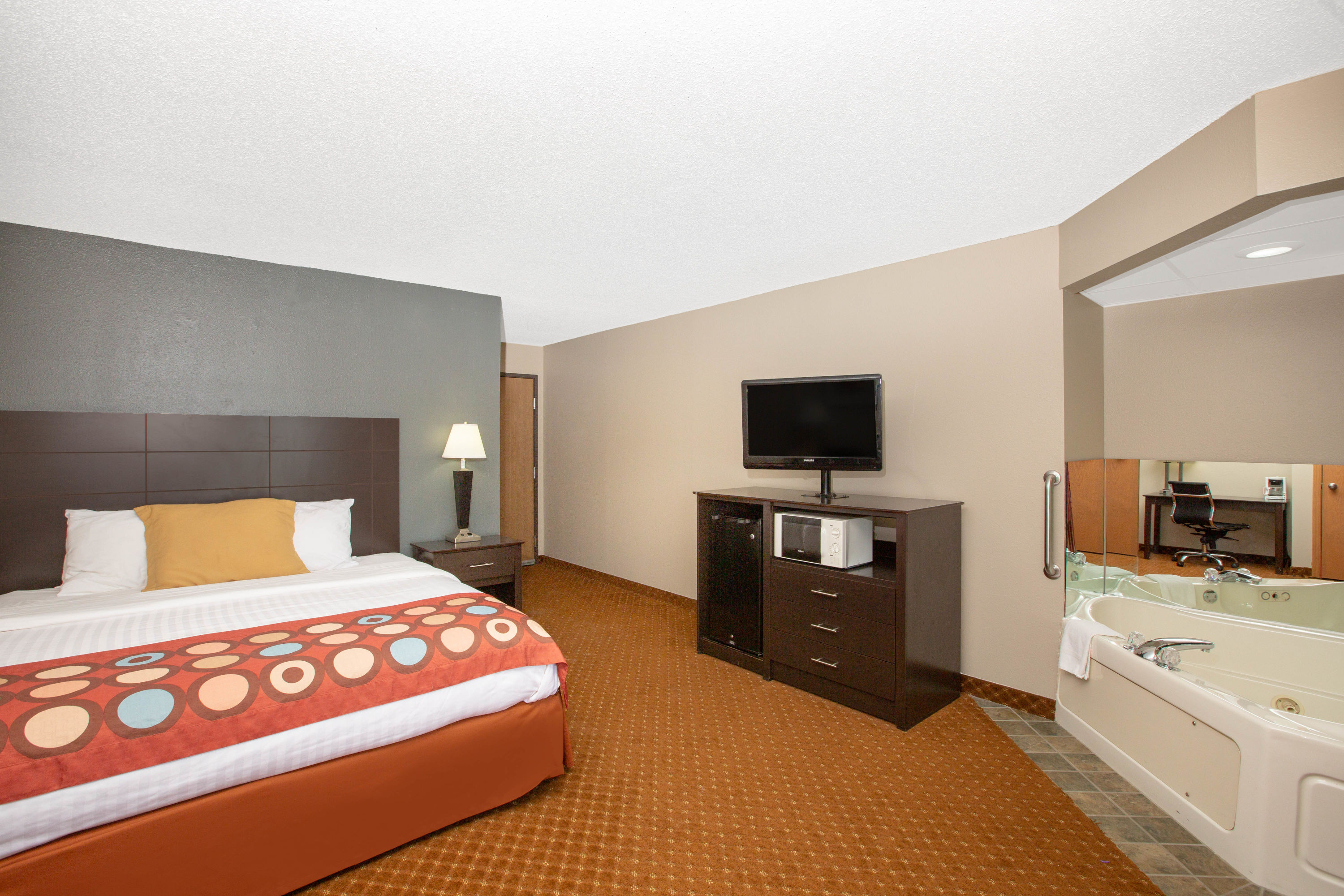 Baymont by Wyndham Coralville suite in Coralville, Iowa