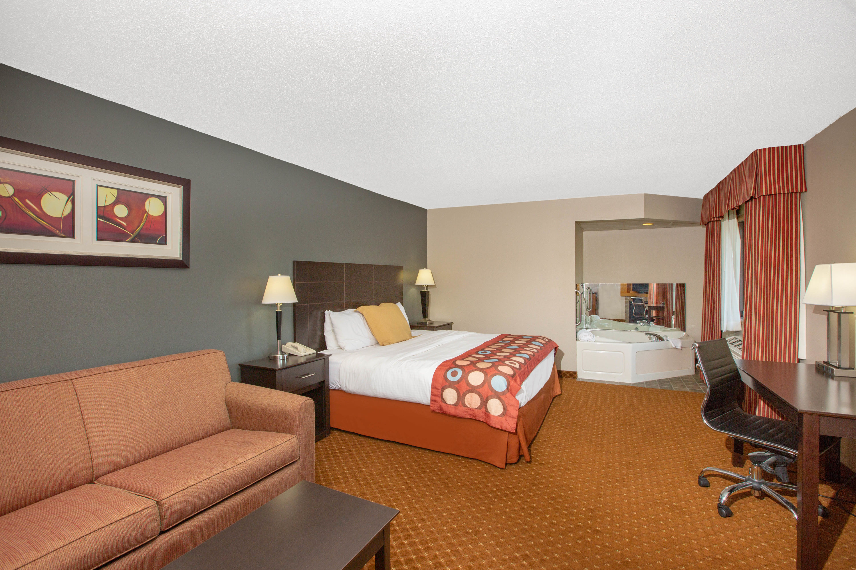 Baymont by Wyndham Coralville suite in Coralville, Iowa