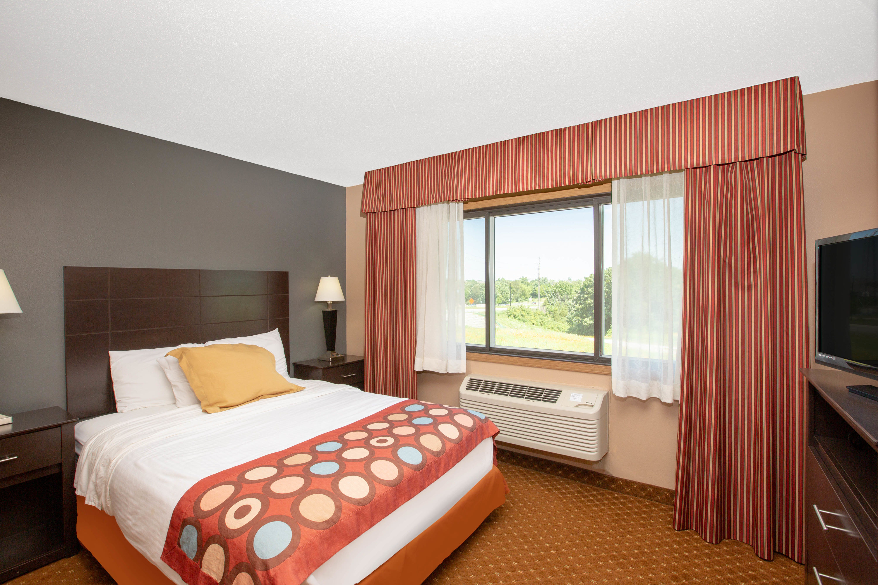 Baymont by Wyndham Coralville suite in Coralville, Iowa
