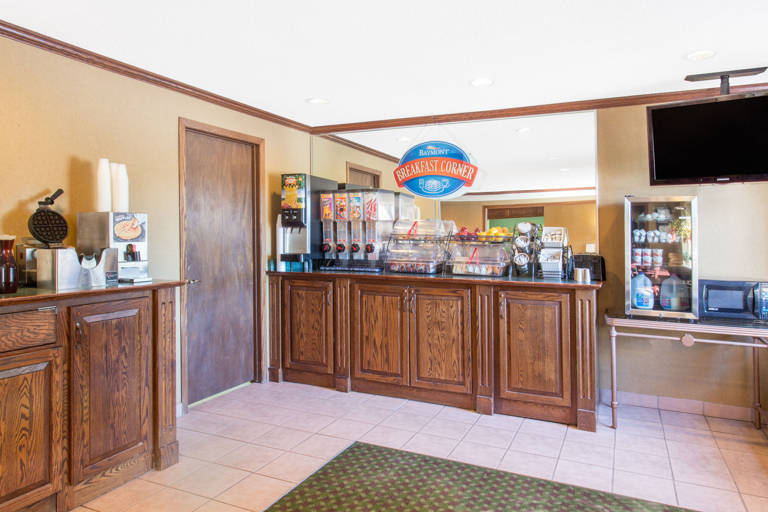 Baymont by Wyndham Davenport Davenport IA Hotels