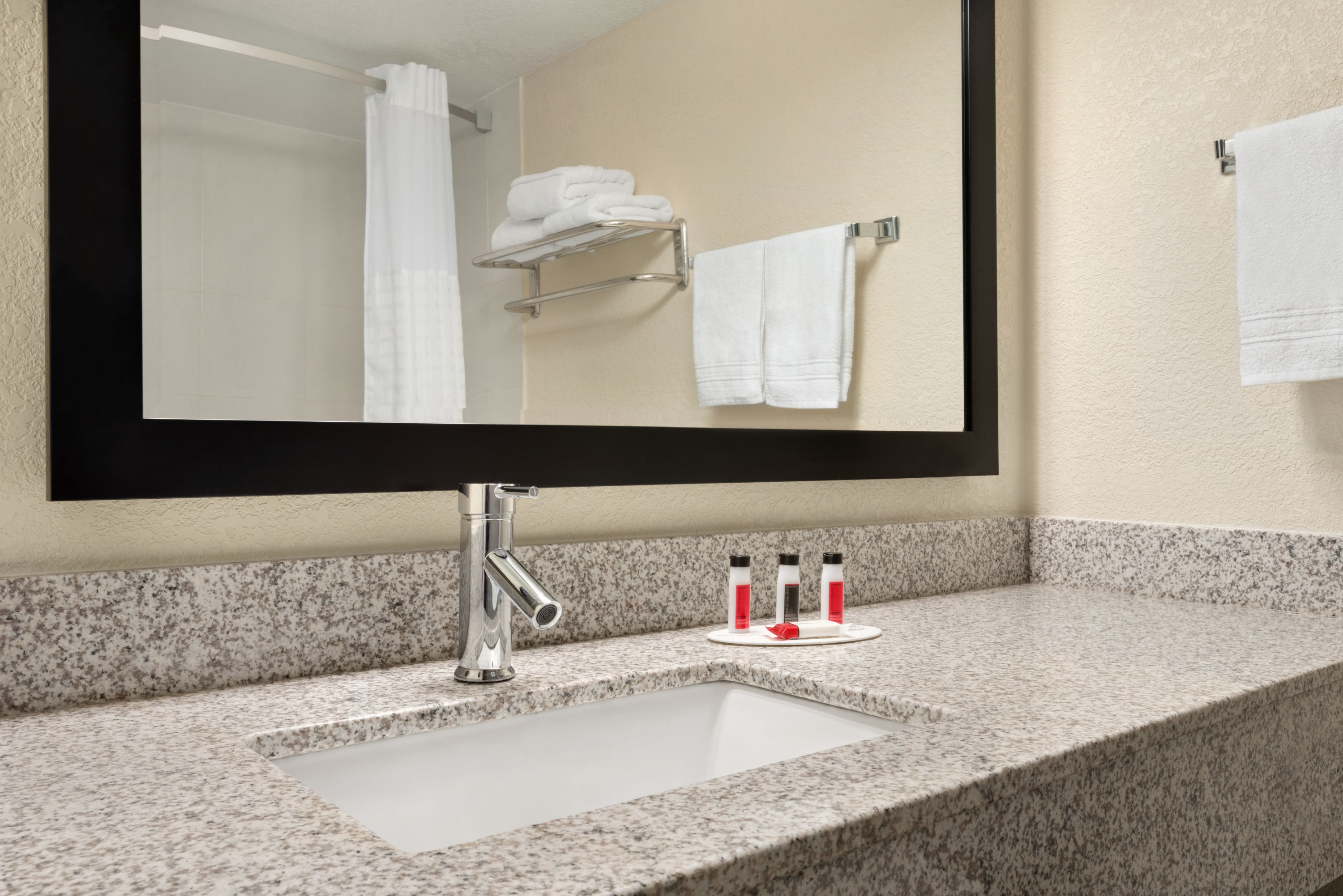 Guest room bath at the Baymont by Wyndham Des Moines North in Des Moines, Iowa