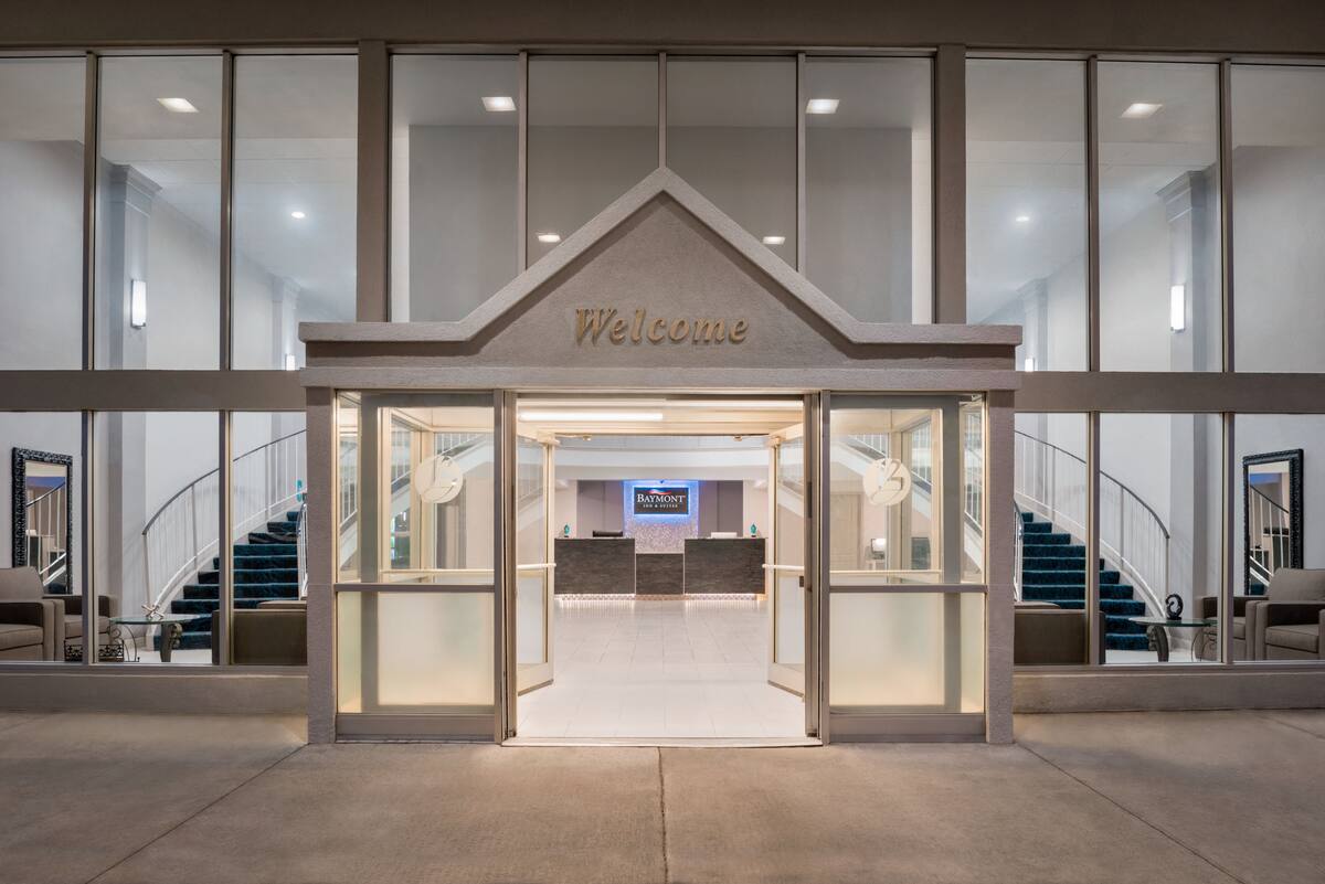 Baymont By Wyndham Des Moines North Hotels Ia 50313 Exterior Of Baymont By Wyndham Des Moines North Hotel In Iowa