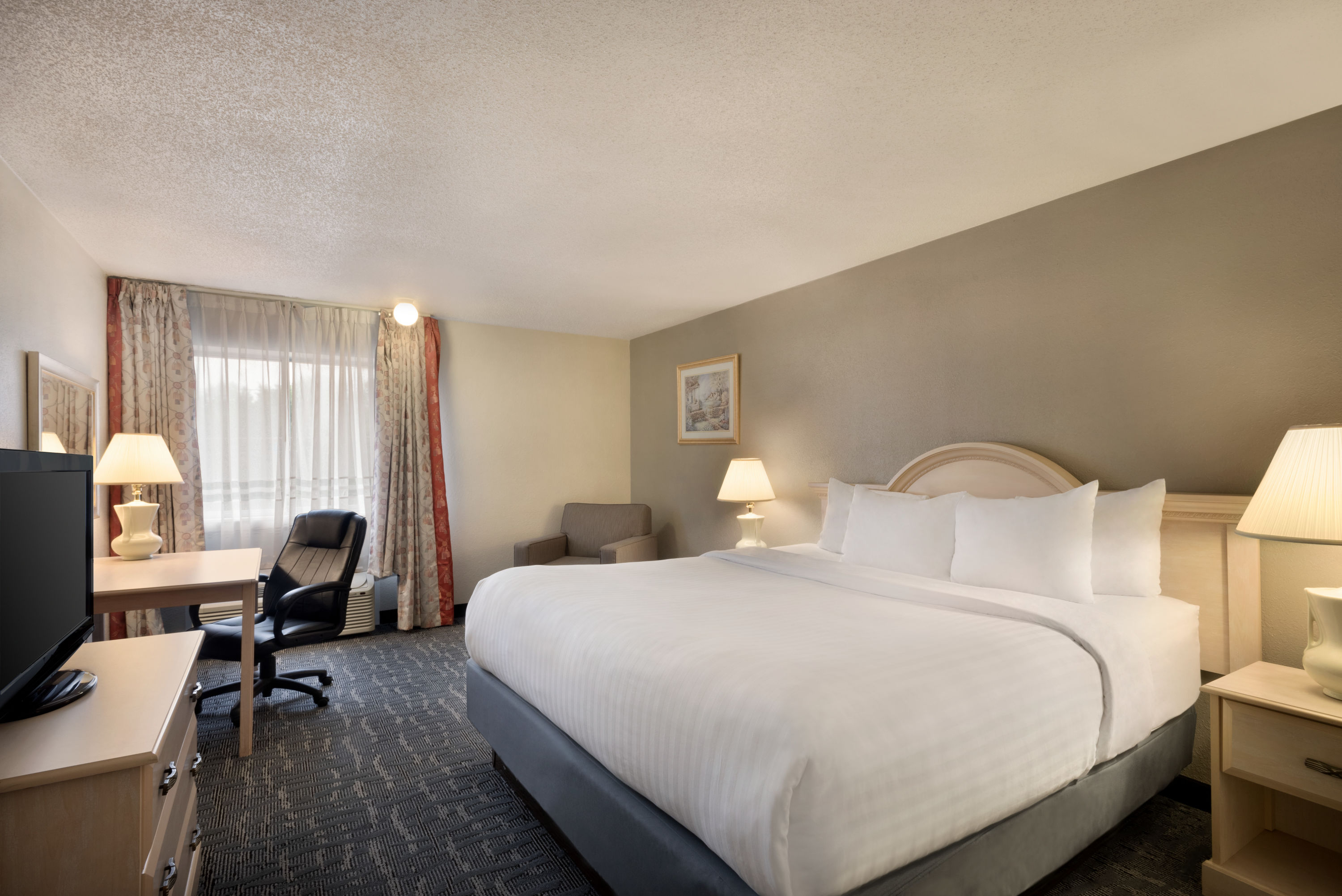 Baymont by Wyndham Des Moines North | Des Moines, IA Hotels