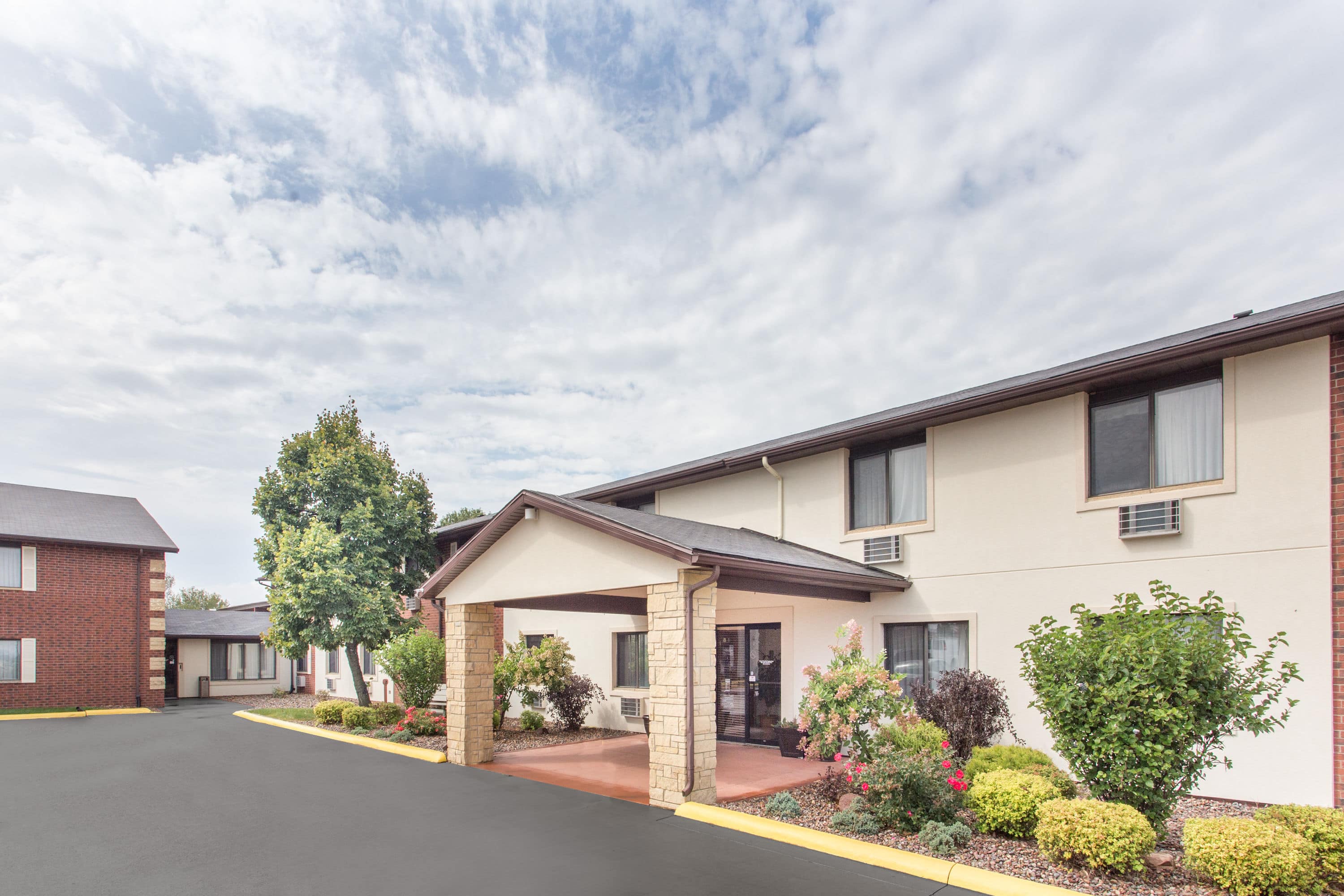 Baymont by Wyndham Dubuque Dubuque, IA Hotels