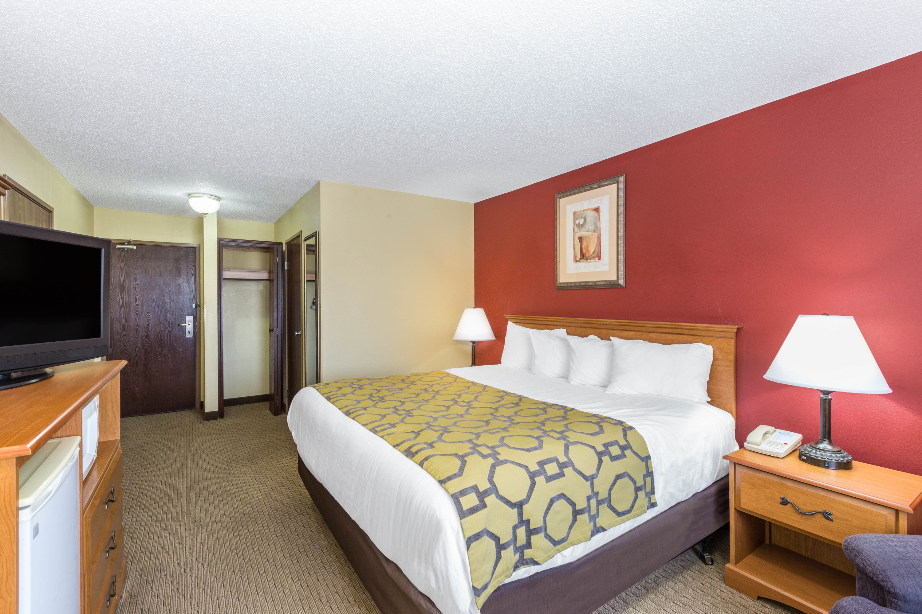Guest room at the Baymont by Wyndham Fort Dodge in Fort Dodge, Iowa