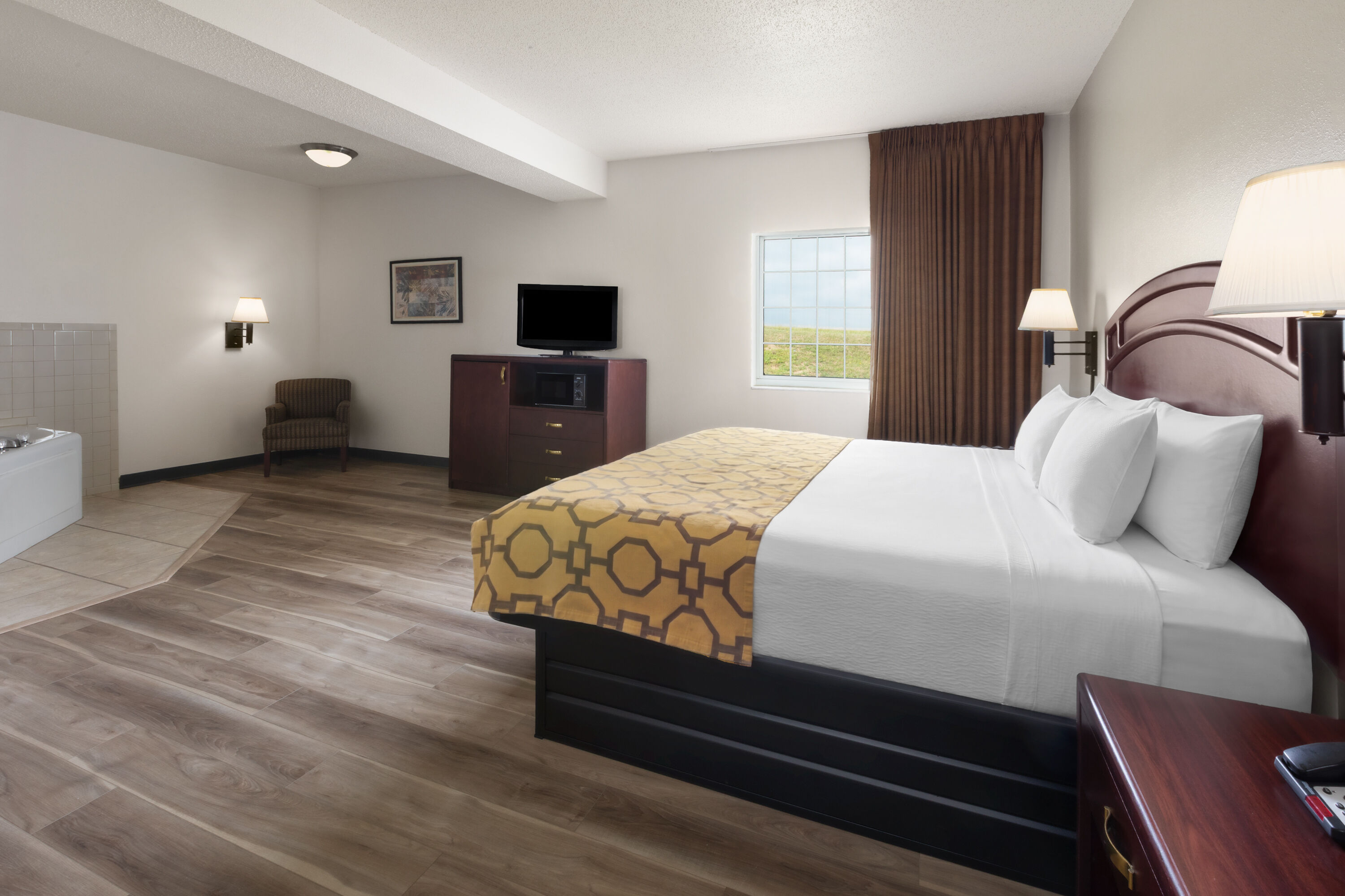 Baymont by Wyndham Harlan hot tub suite in Harlan, Iowa