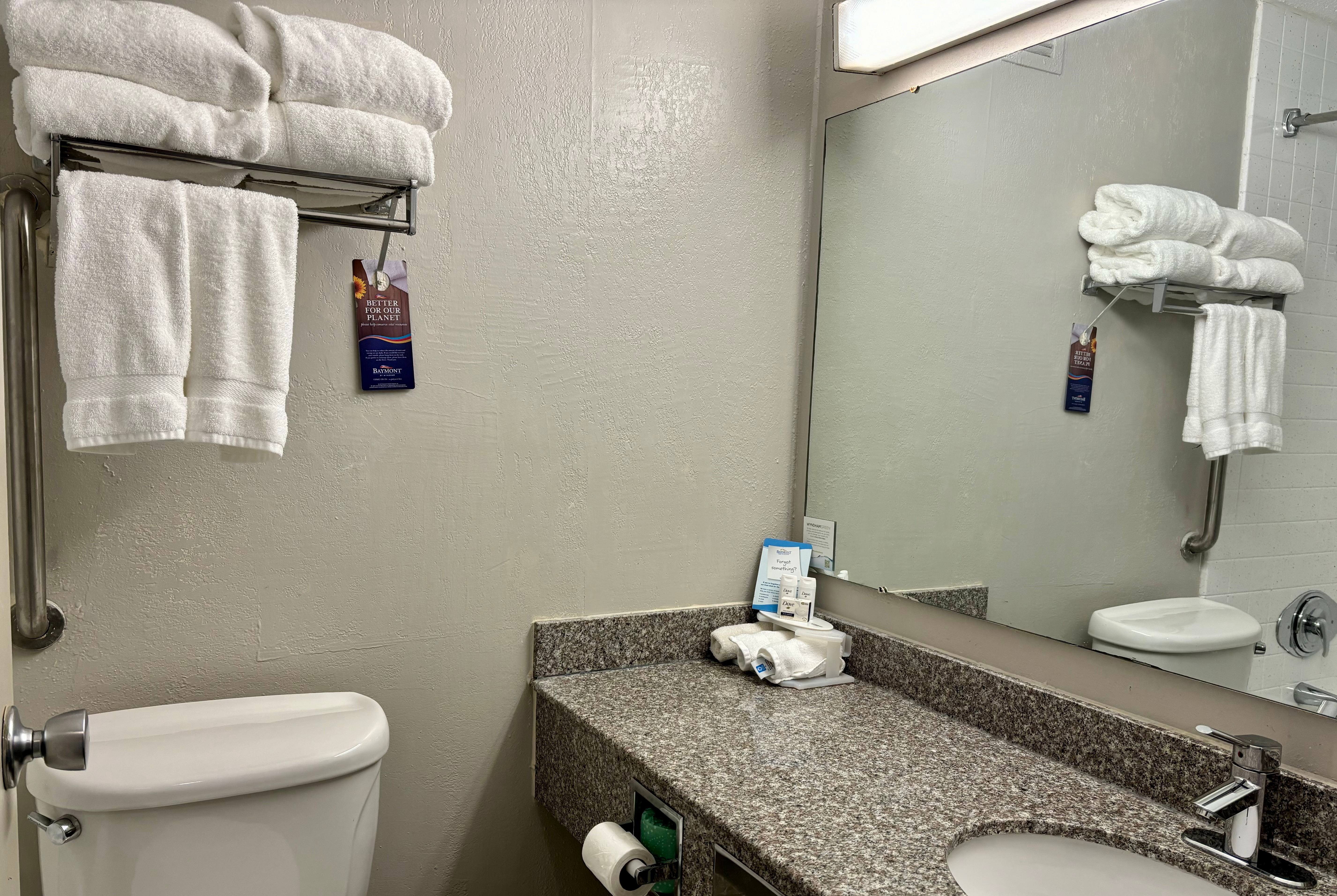 Guest room bath at the Baymont by Wyndham Keokuk in Keokuk, Iowa