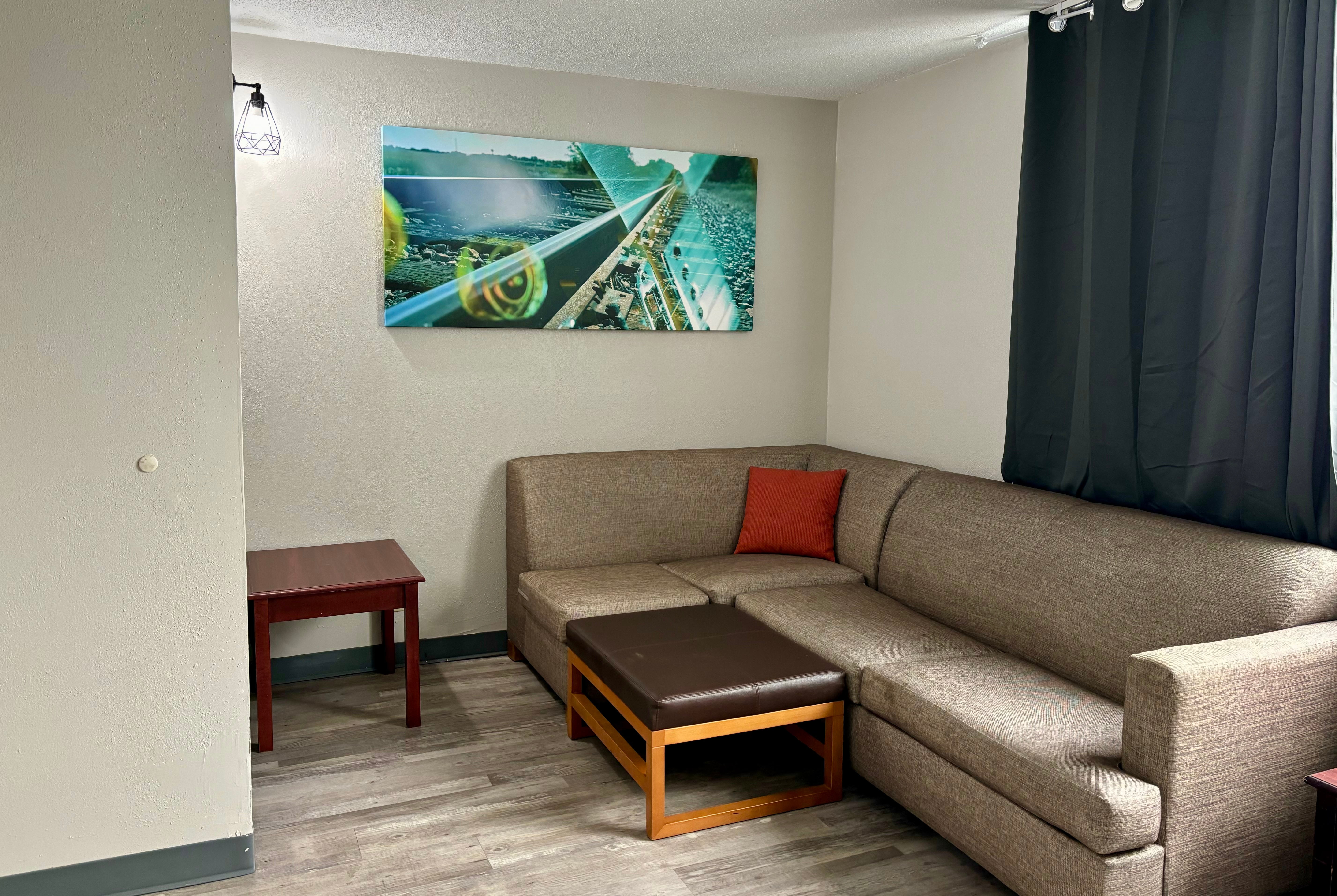 Guest room at the Baymont by Wyndham Keokuk in Keokuk, Iowa