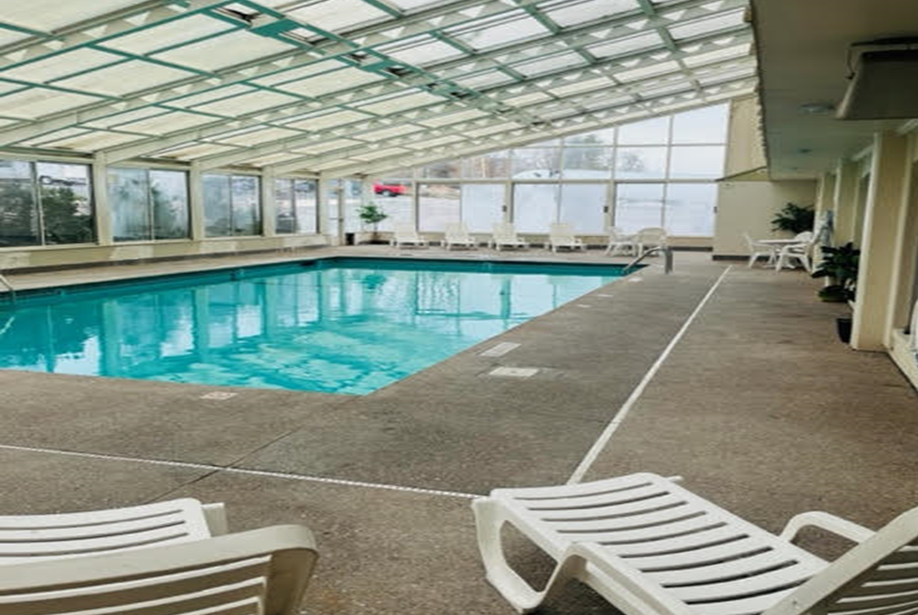 Indoor pool at the Baymont by Wyndham Keokuk in Keokuk, Iowa