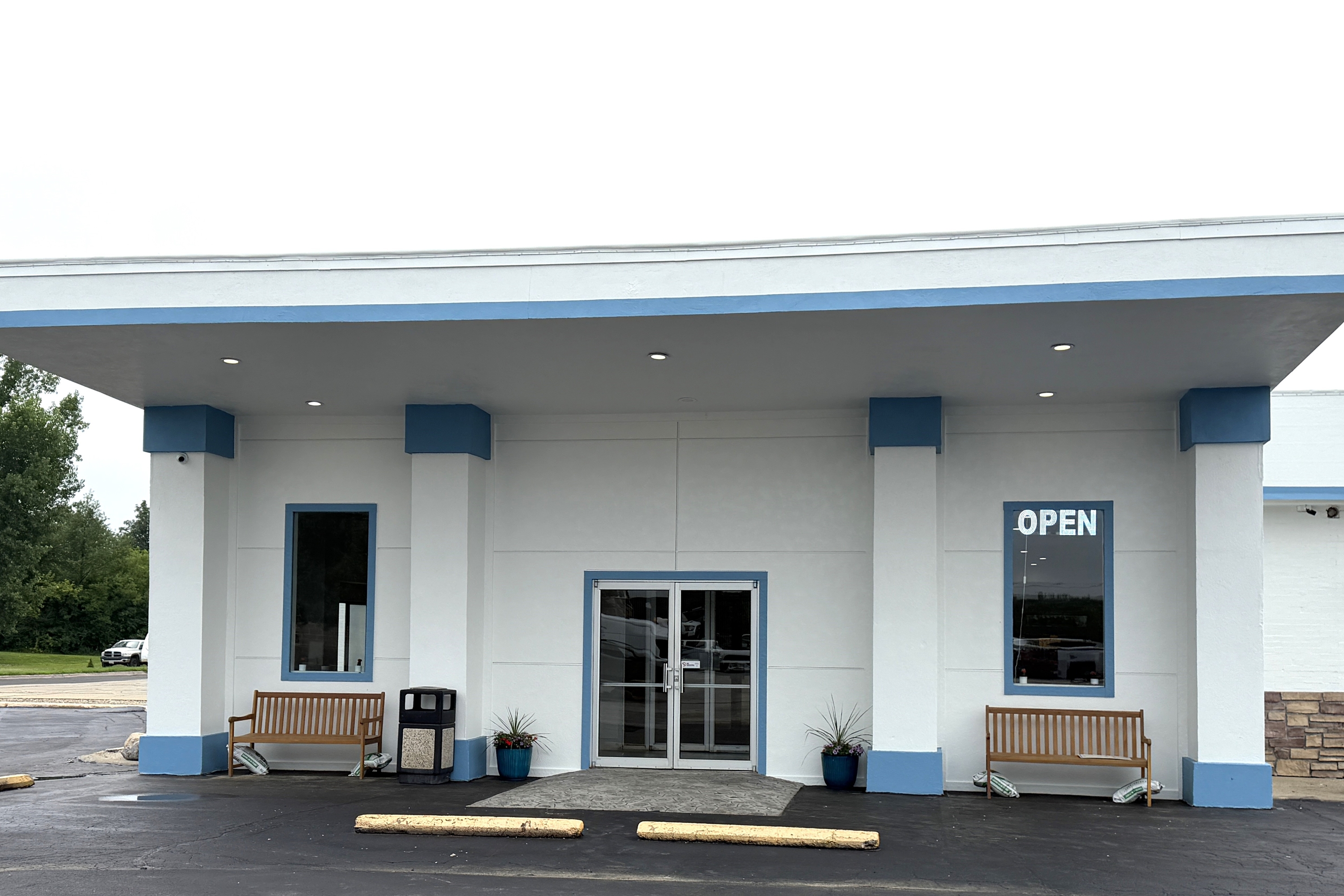 Exterior of Baymont Inn & Suites by Wyndham Newton IA hotel in Newton, Iowa