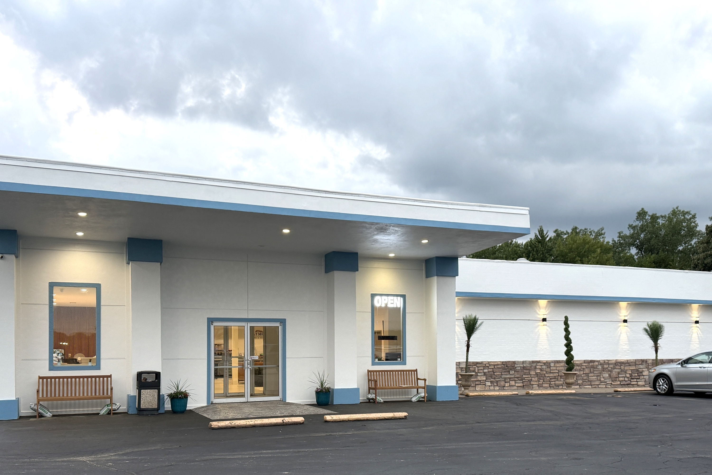 Exterior of Baymont Inn & Suites by Wyndham Newton IA hotel in Newton, Iowa