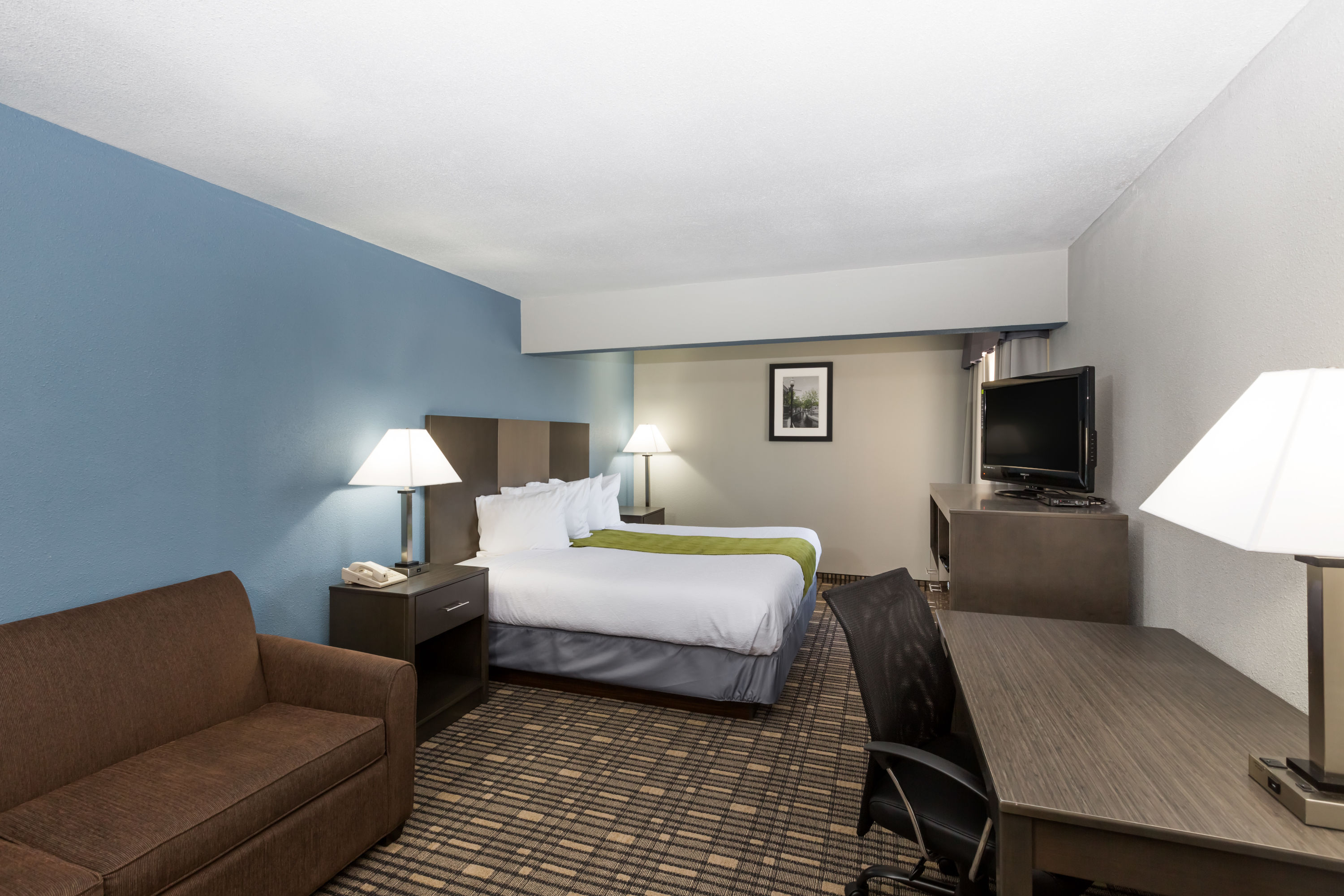 Guest room at the Baymont by Wyndham Pella in Pella, Iowa