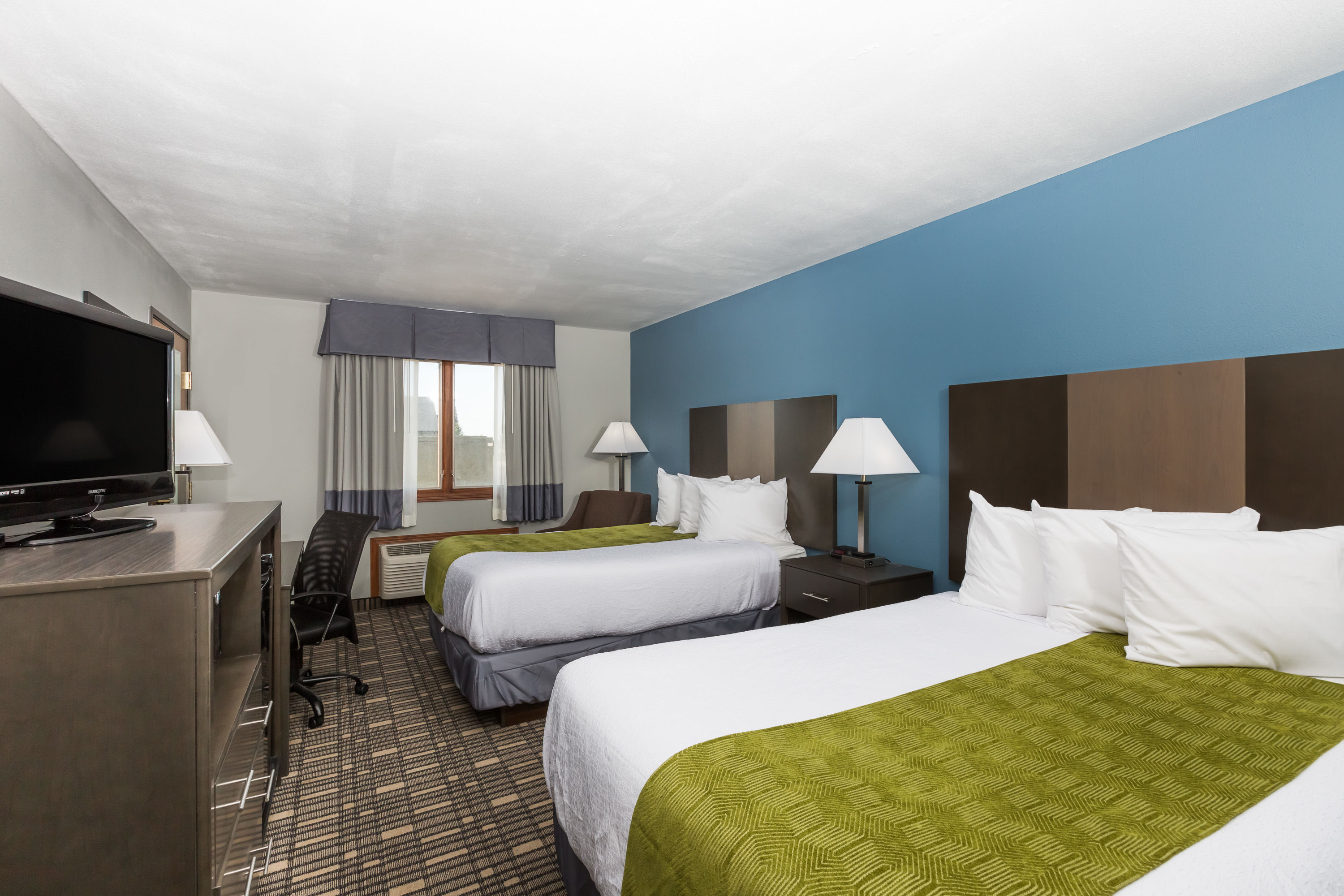 Guest room at the Baymont by Wyndham Pella in Pella, Iowa