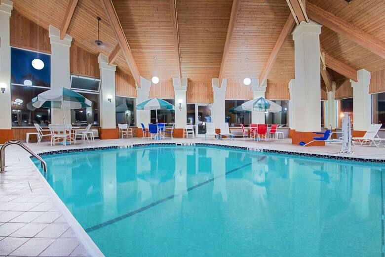Baymont By Wyndham Pella Hotels Ia 50219 Pool At The Baymont By Wyndham Pella In Iowa
