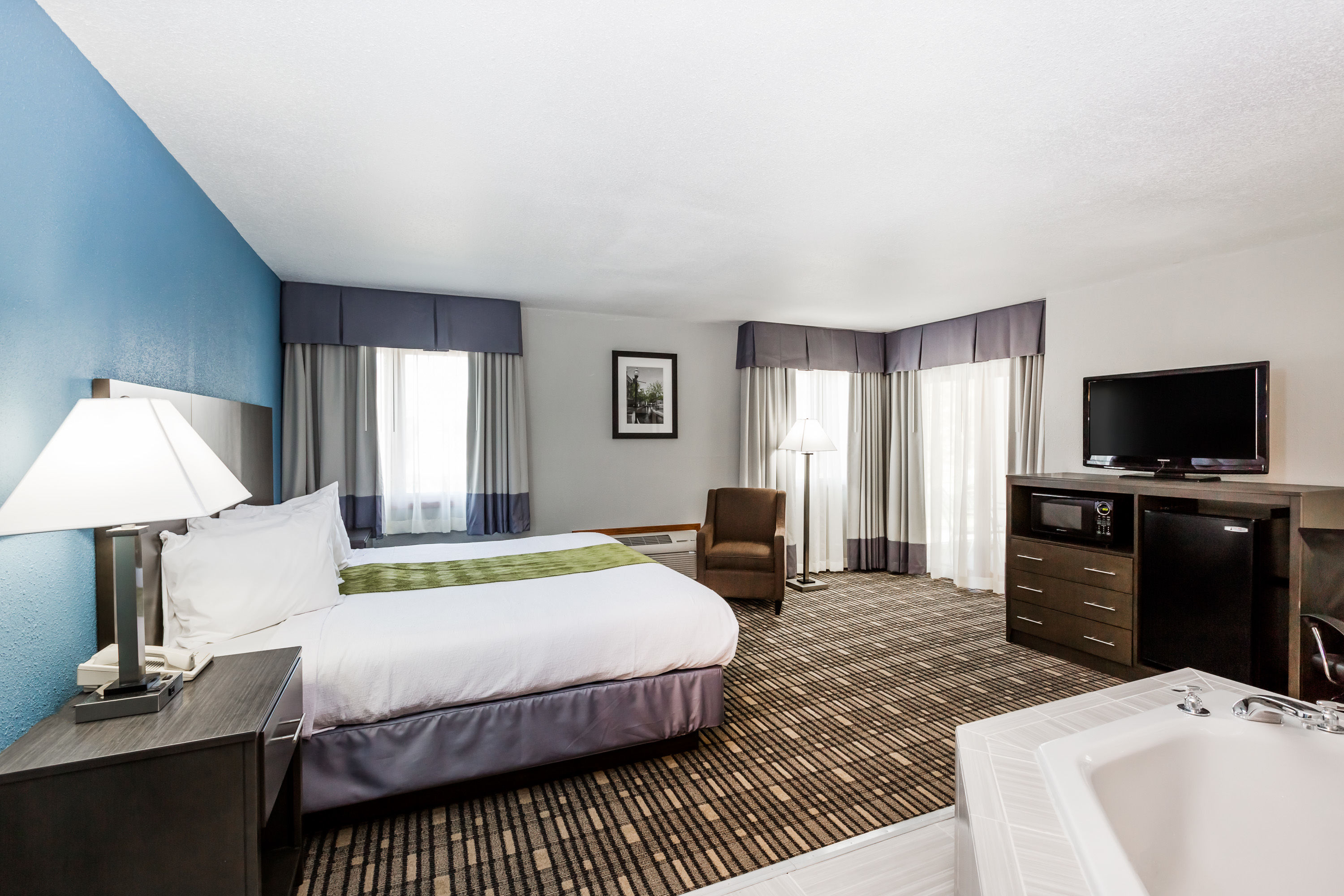 Baymont by Wyndham Pella suite in Pella, Iowa