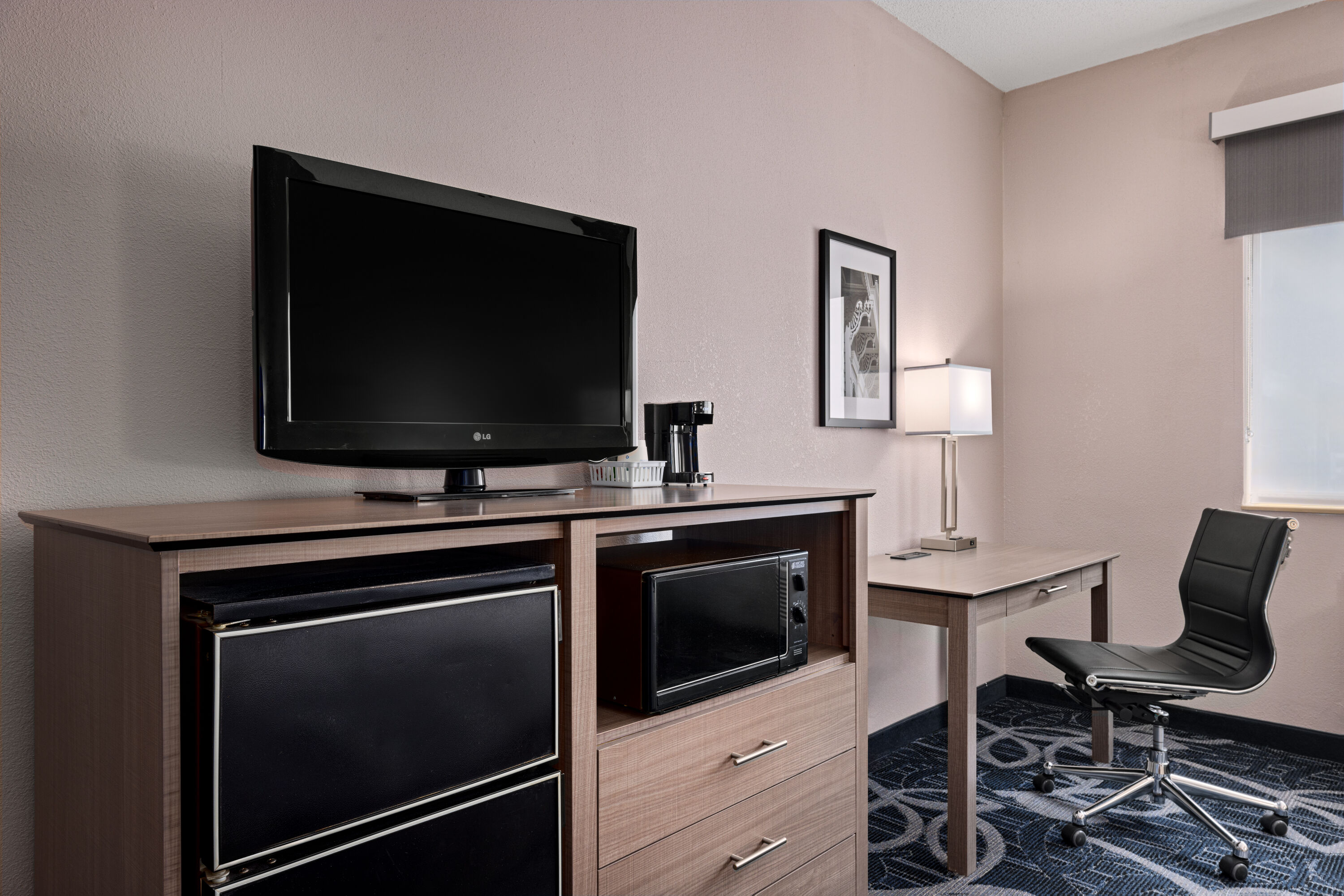 Guest room at the Baymont by Wyndham Waterloo in Waterloo, Iowa