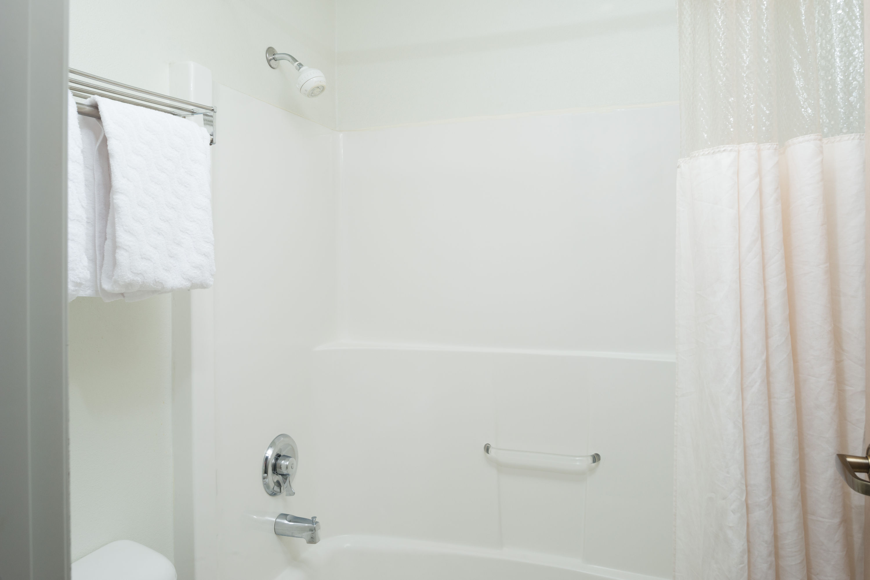 Guest room at the Baymont by Wyndham Coeur D Alene in Coeur d Alene, Idaho