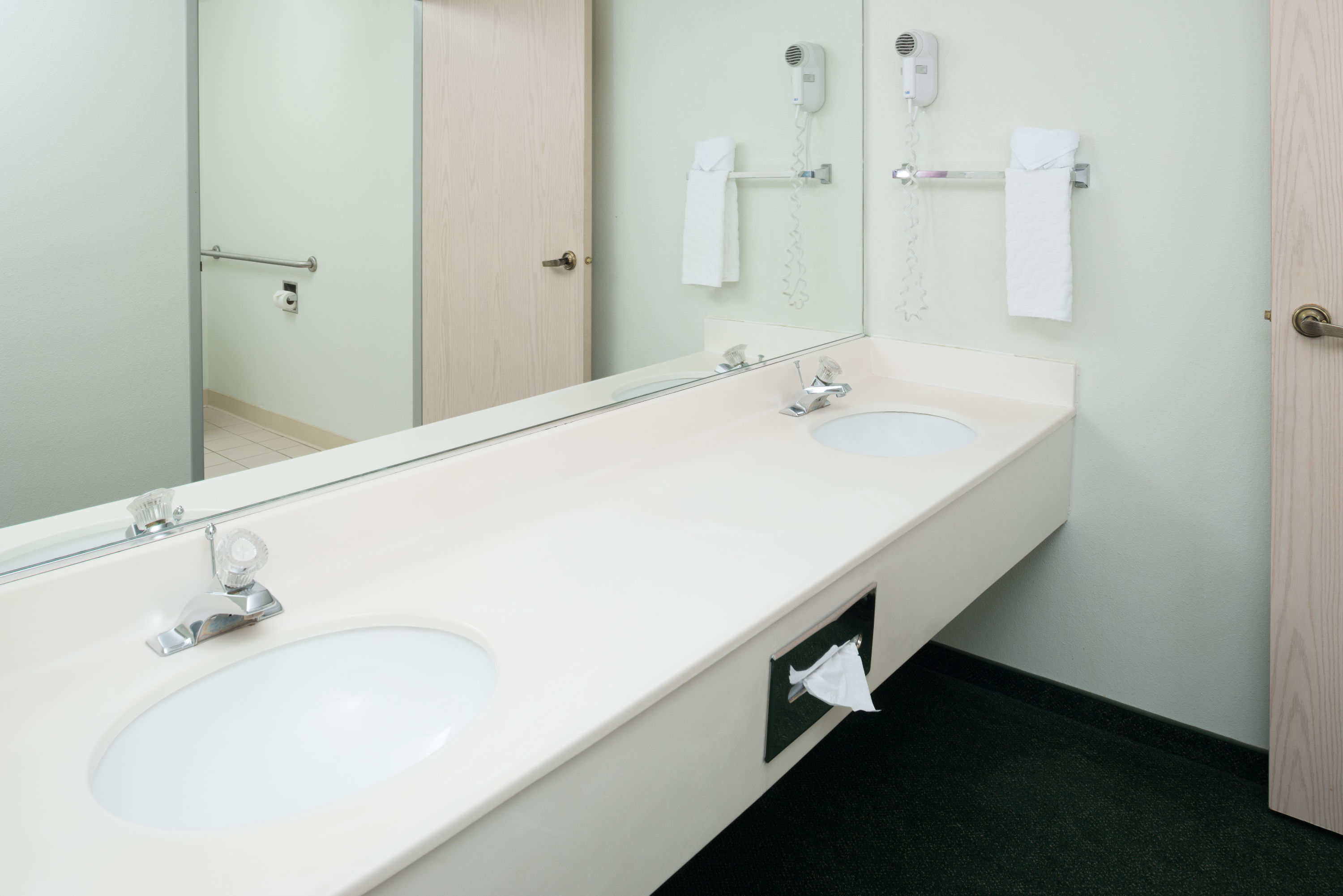 Guest room at the Baymont by Wyndham Coeur D Alene in Coeur d Alene, Idaho