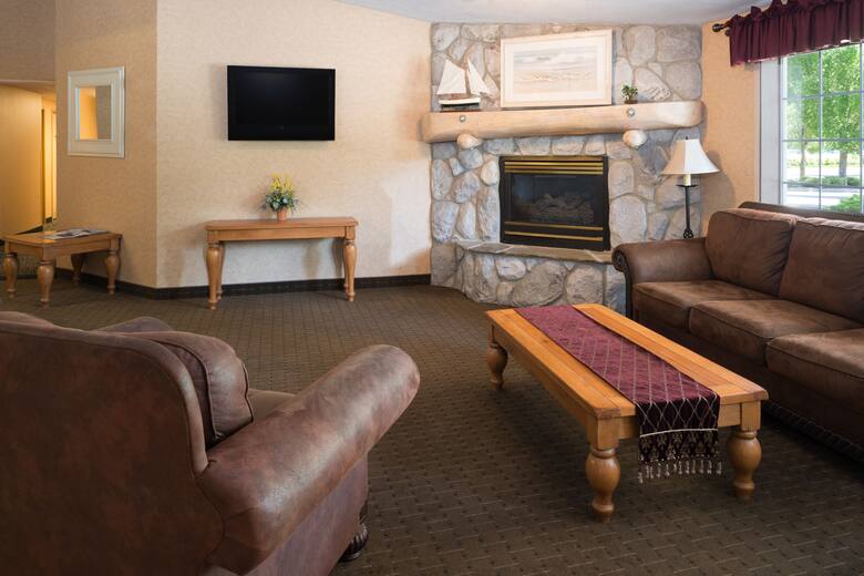 Baymont Inn & Suites Coeur D Alene hotel lobby in Coeur d'Alene, Idaho