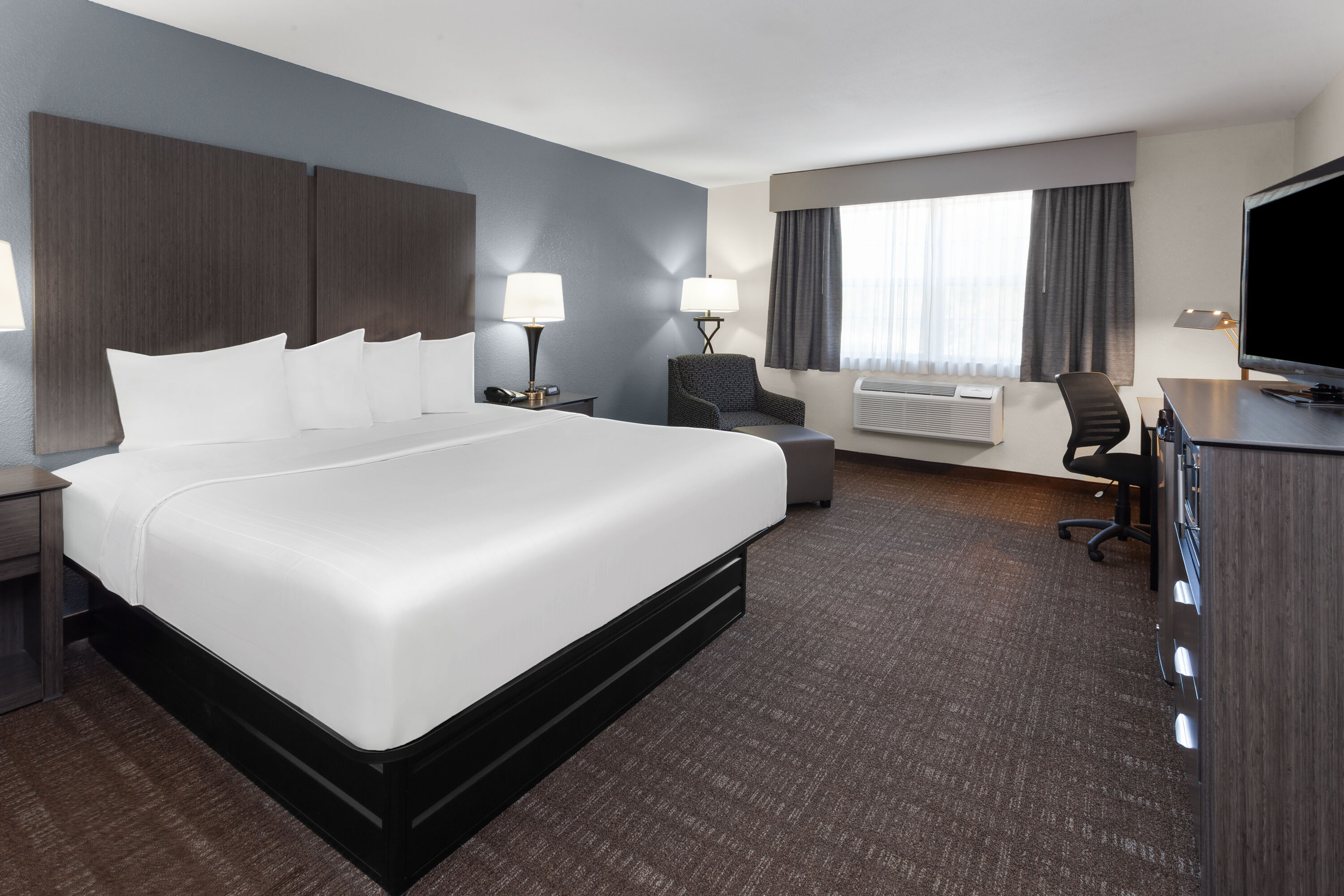 Guest room at the Baymont by Wyndham Chester IL in Chester, Illinois