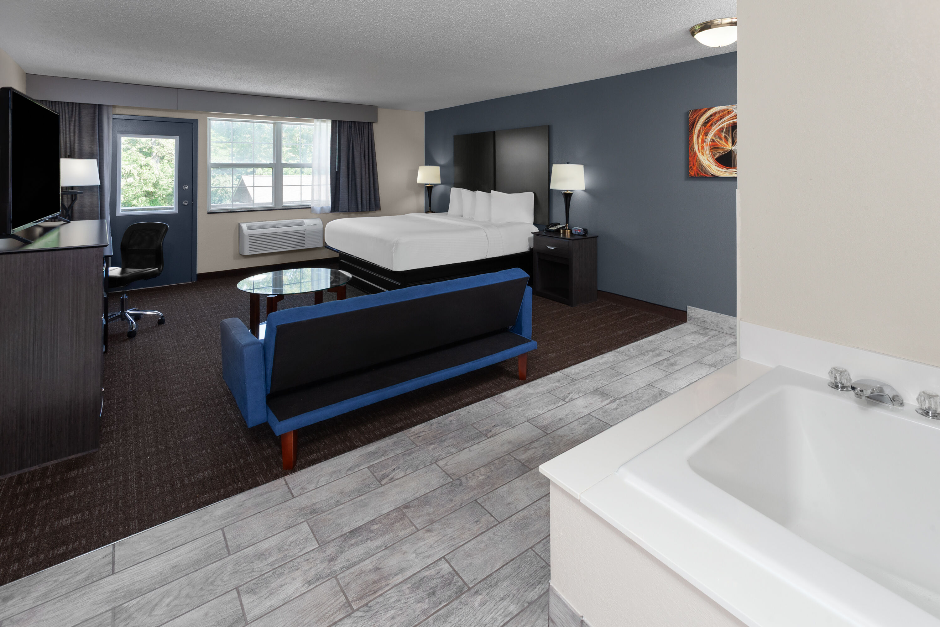 Baymont by Wyndham Chester IL hot tub suite in Chester, Illinois