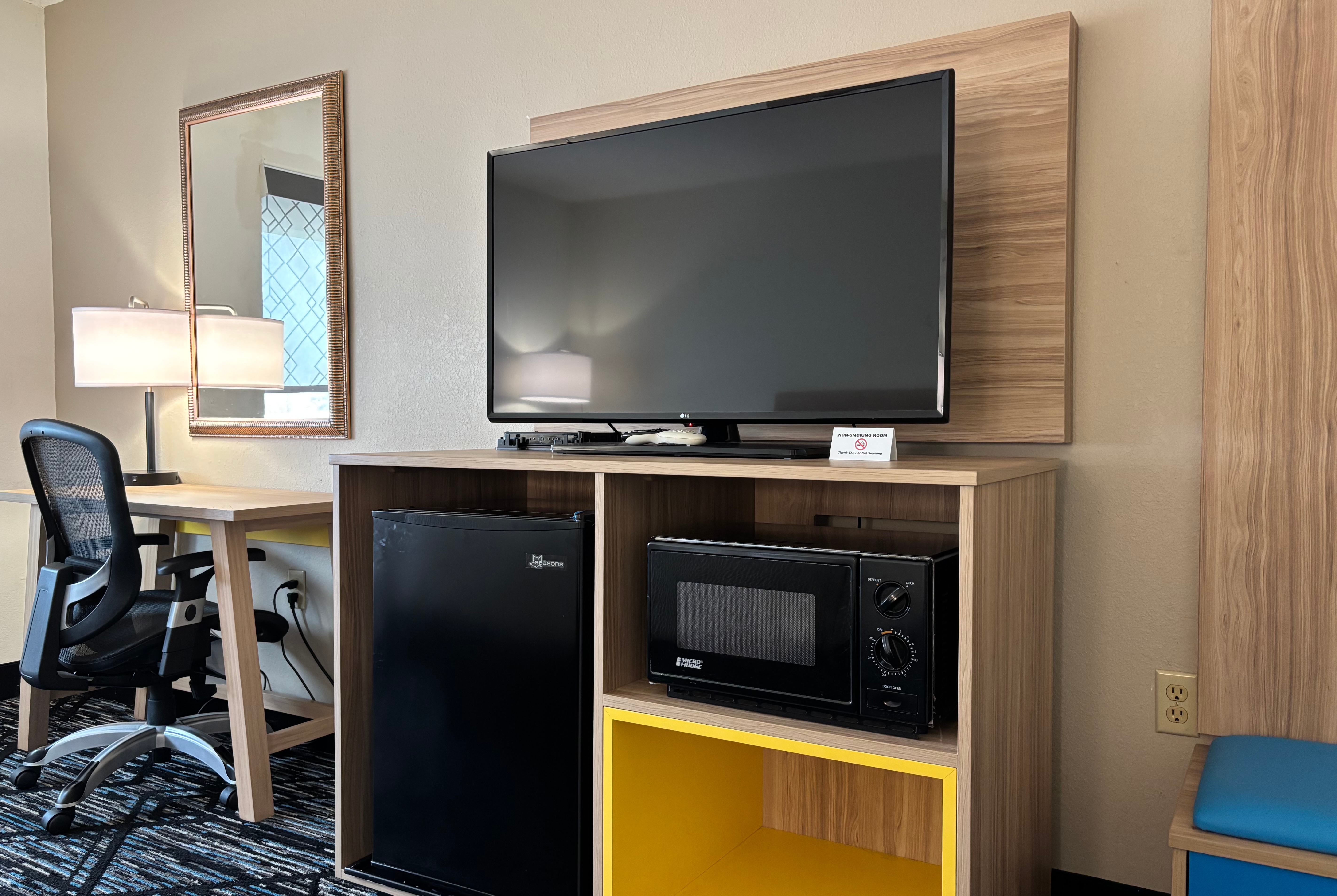 Guest room feature at the Baymont by Wyndham Decatur IL North in Decatur, Illinois