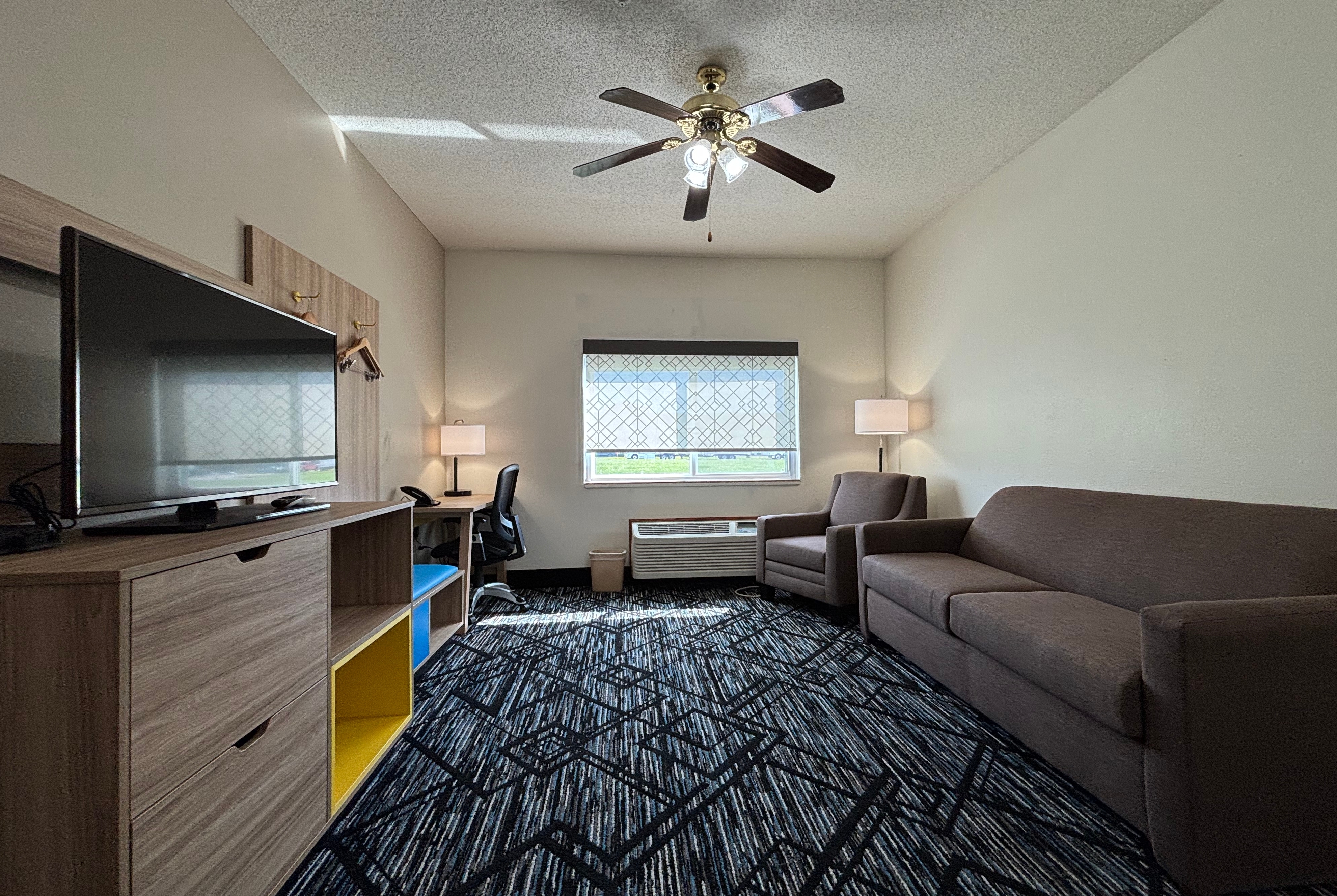 King bed guest room at the Baymont by Wyndham Decatur IL North in Decatur, Illinois