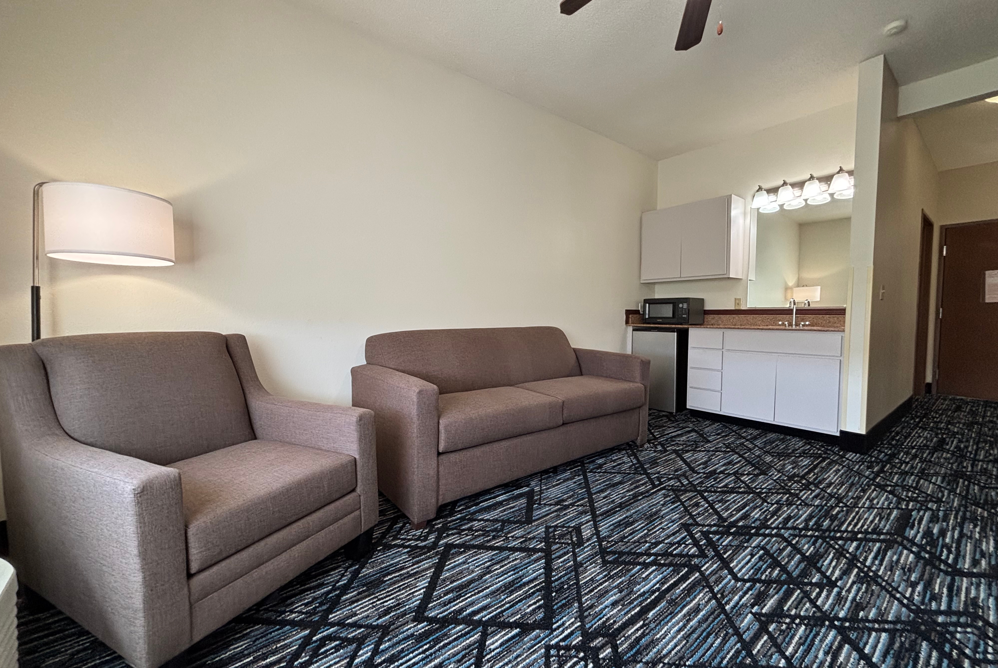 King bed guest room at the Baymont by Wyndham Decatur IL North in Decatur, Illinois