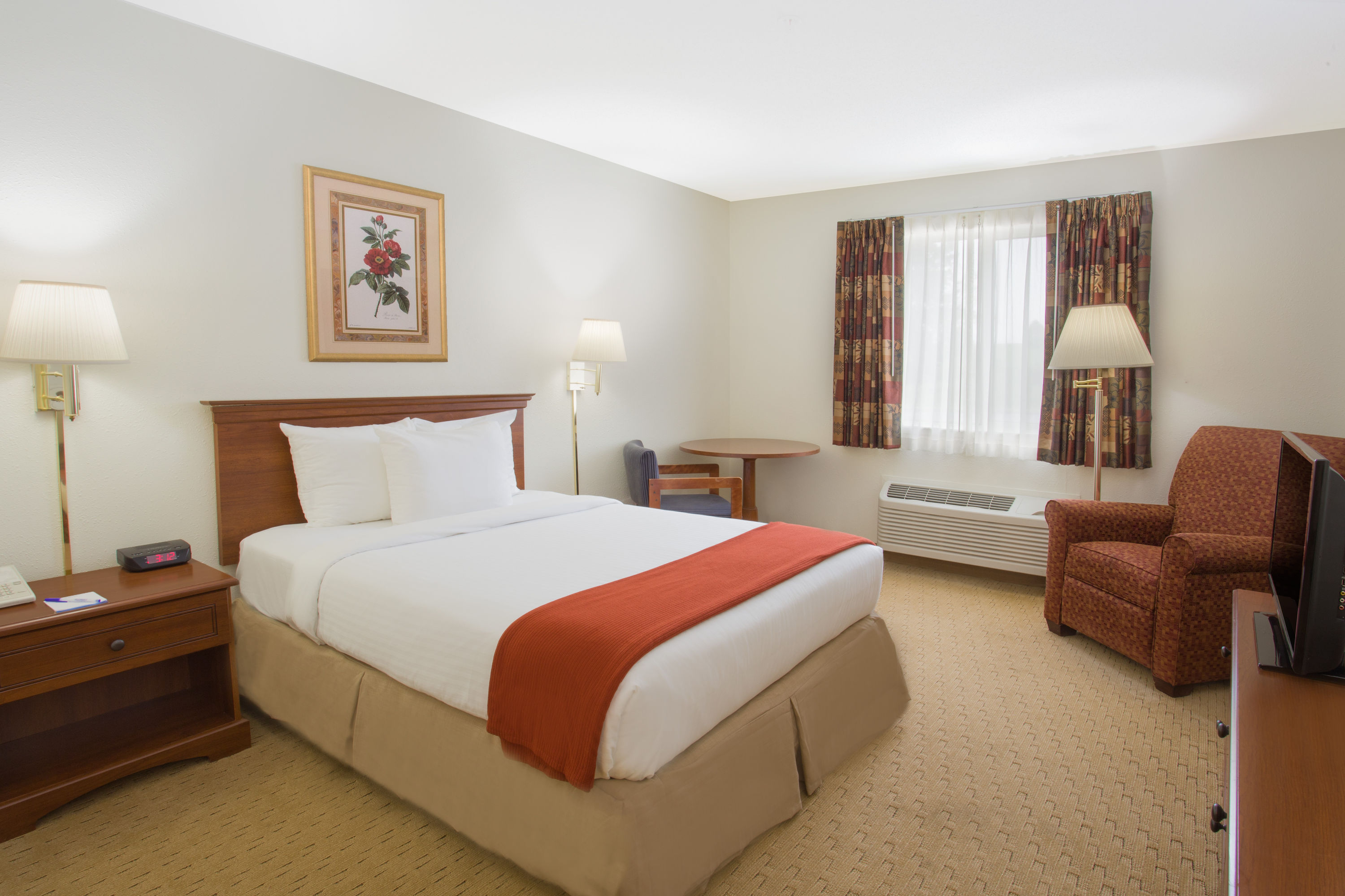 Guest room at the Baymont by Wyndham Freeport in Freeport, Illinois