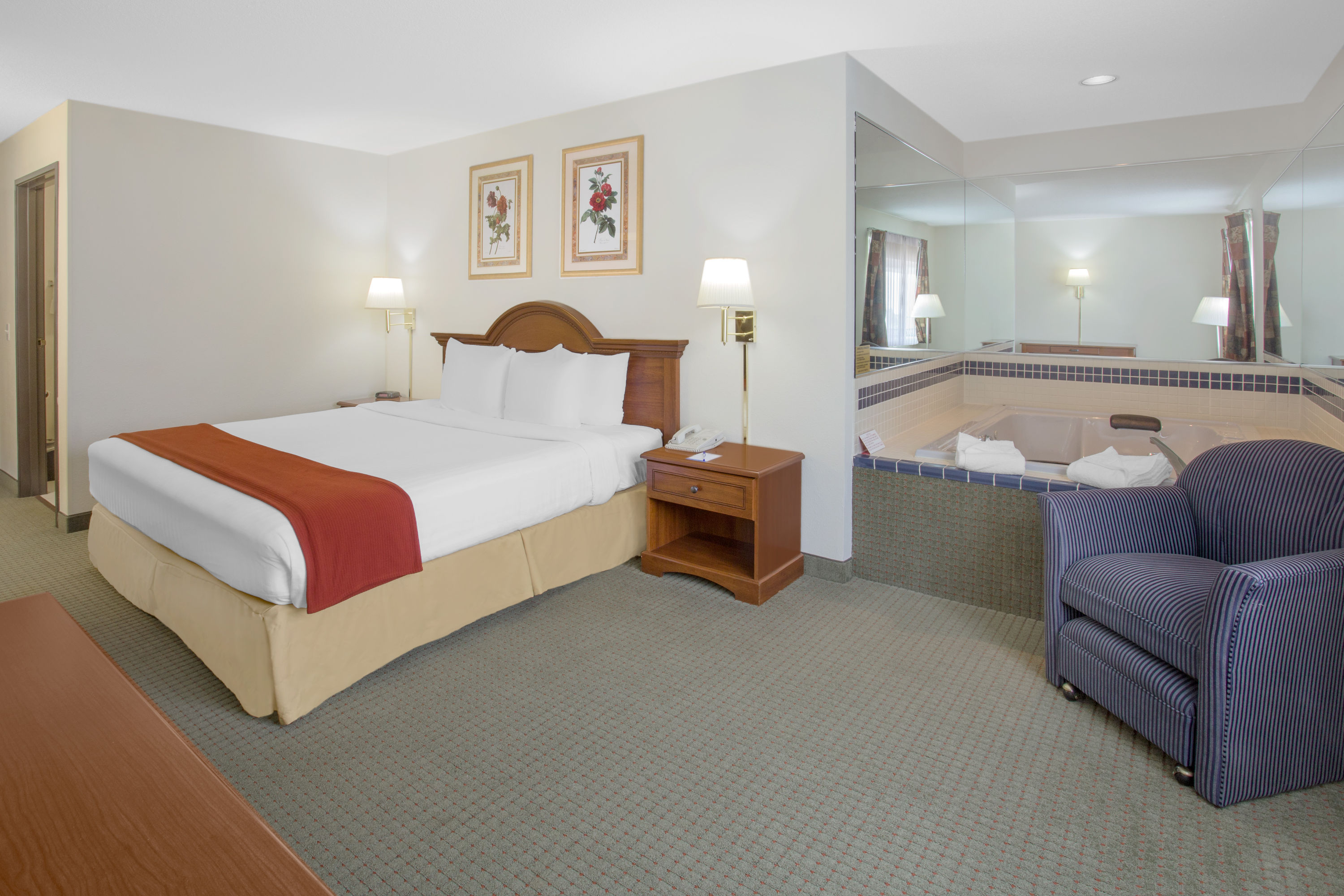 Guest room at the Baymont by Wyndham Freeport in Freeport, Illinois