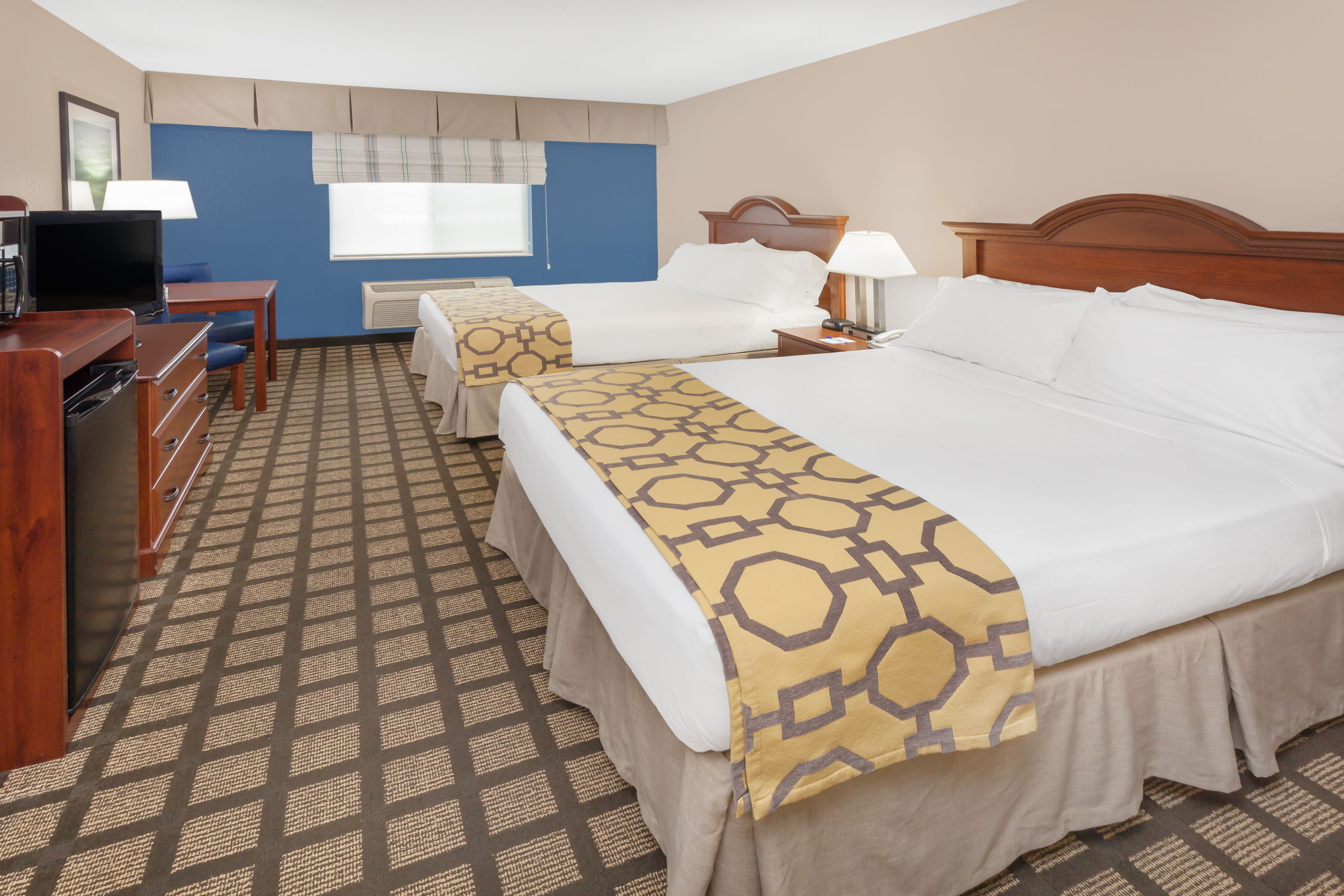 Guest room at the Baymont by Wyndham Galesburg in Galesburg, Illinois