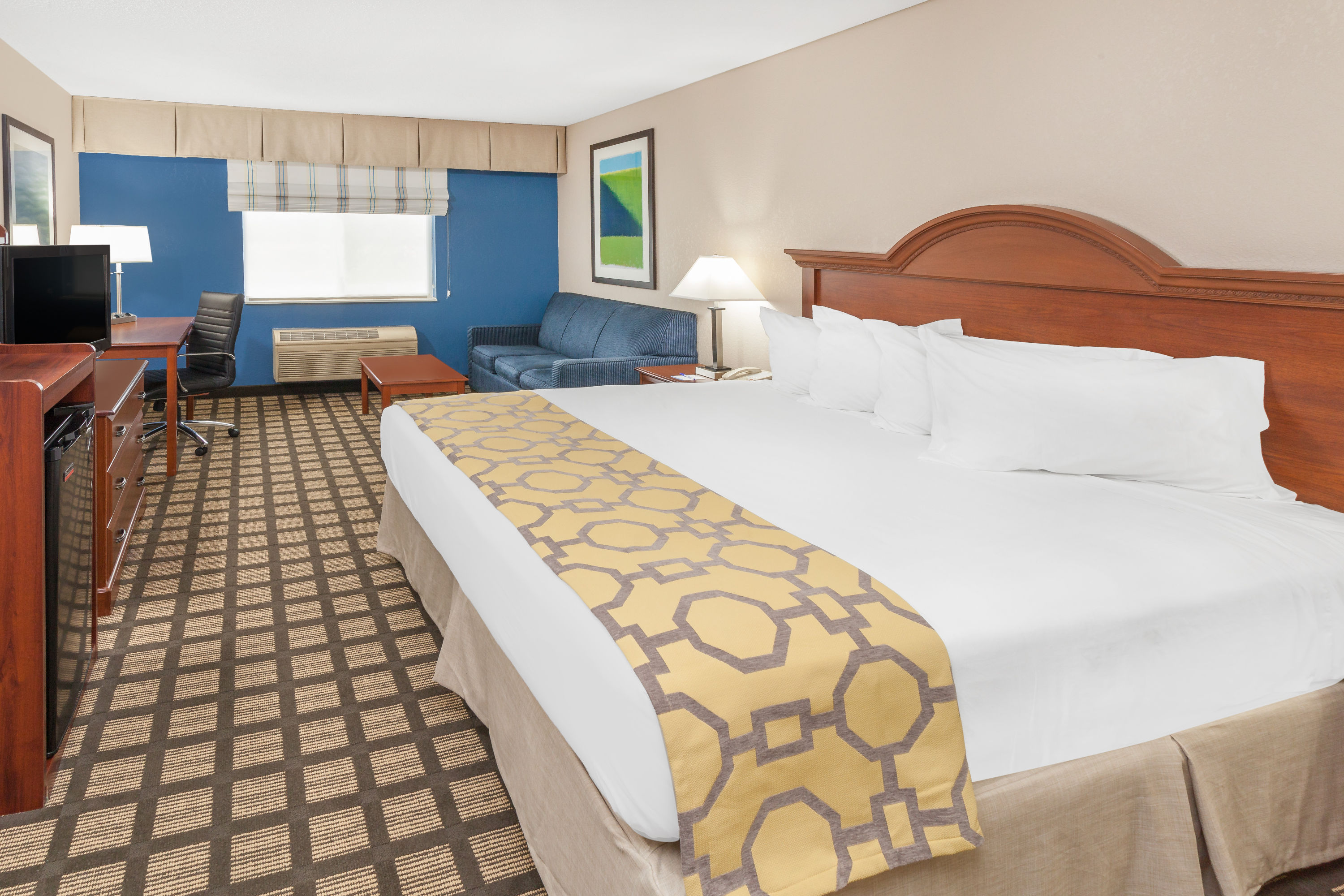 Guest room at the Baymont by Wyndham Galesburg in Galesburg, Illinois