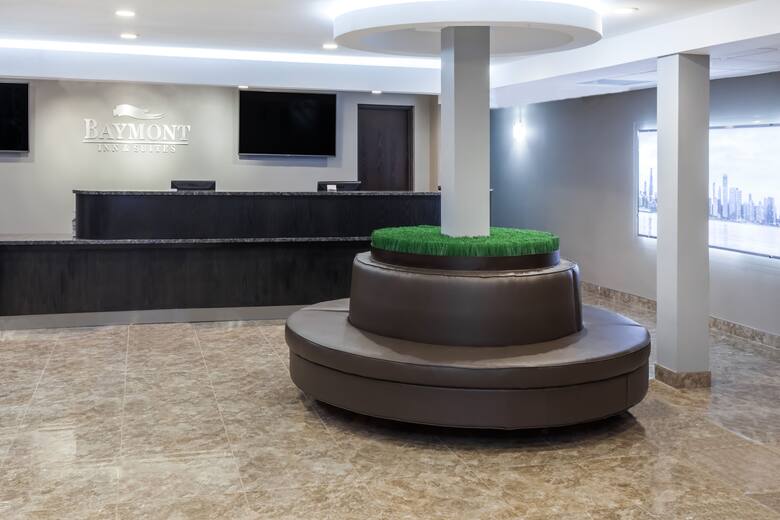 Baymont Inn & Suites Glenview hotel lobby in Glenview, Illinois