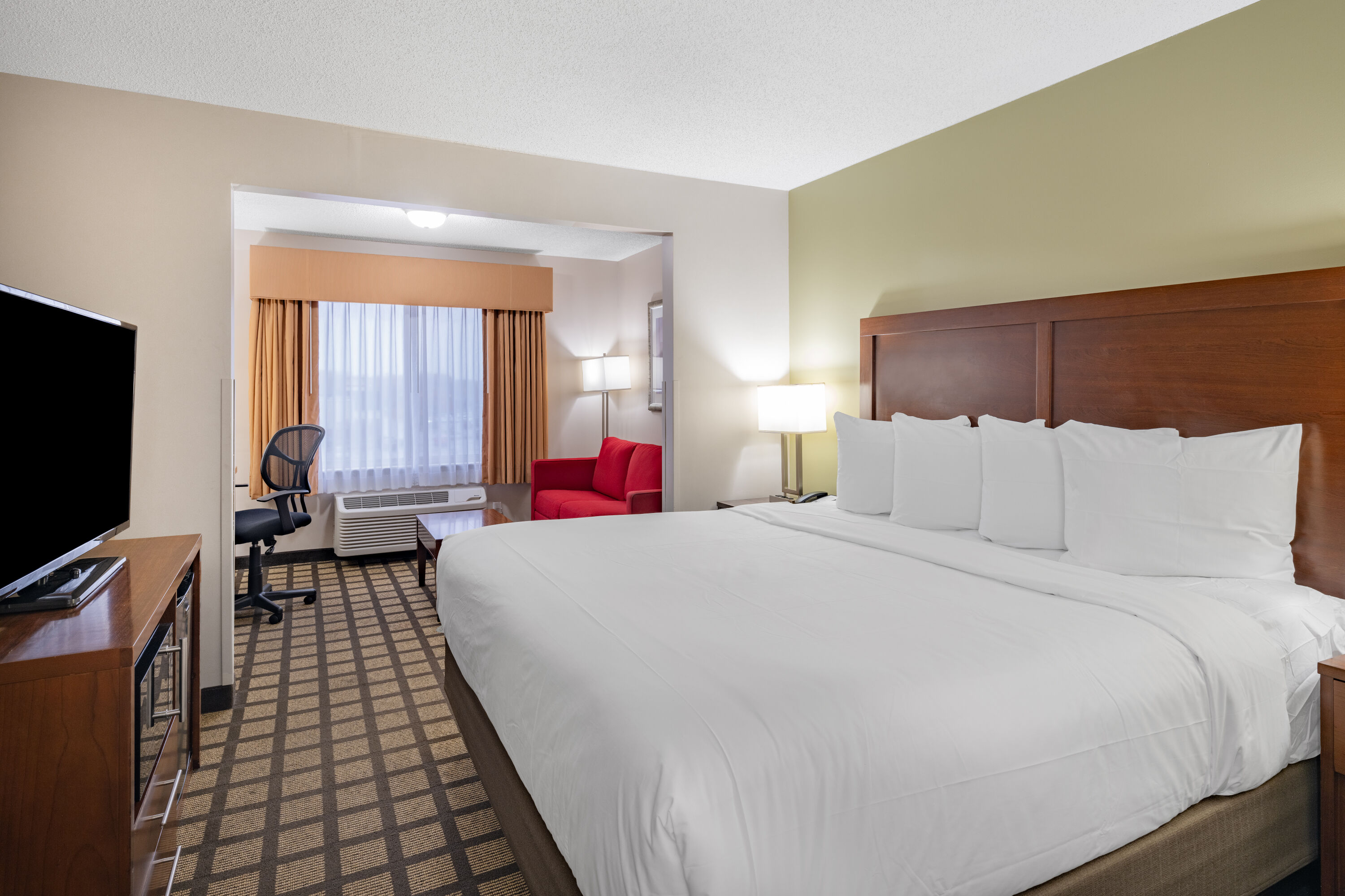 Baymont by Wyndham Gurnee suite in Gurnee, Illinois
