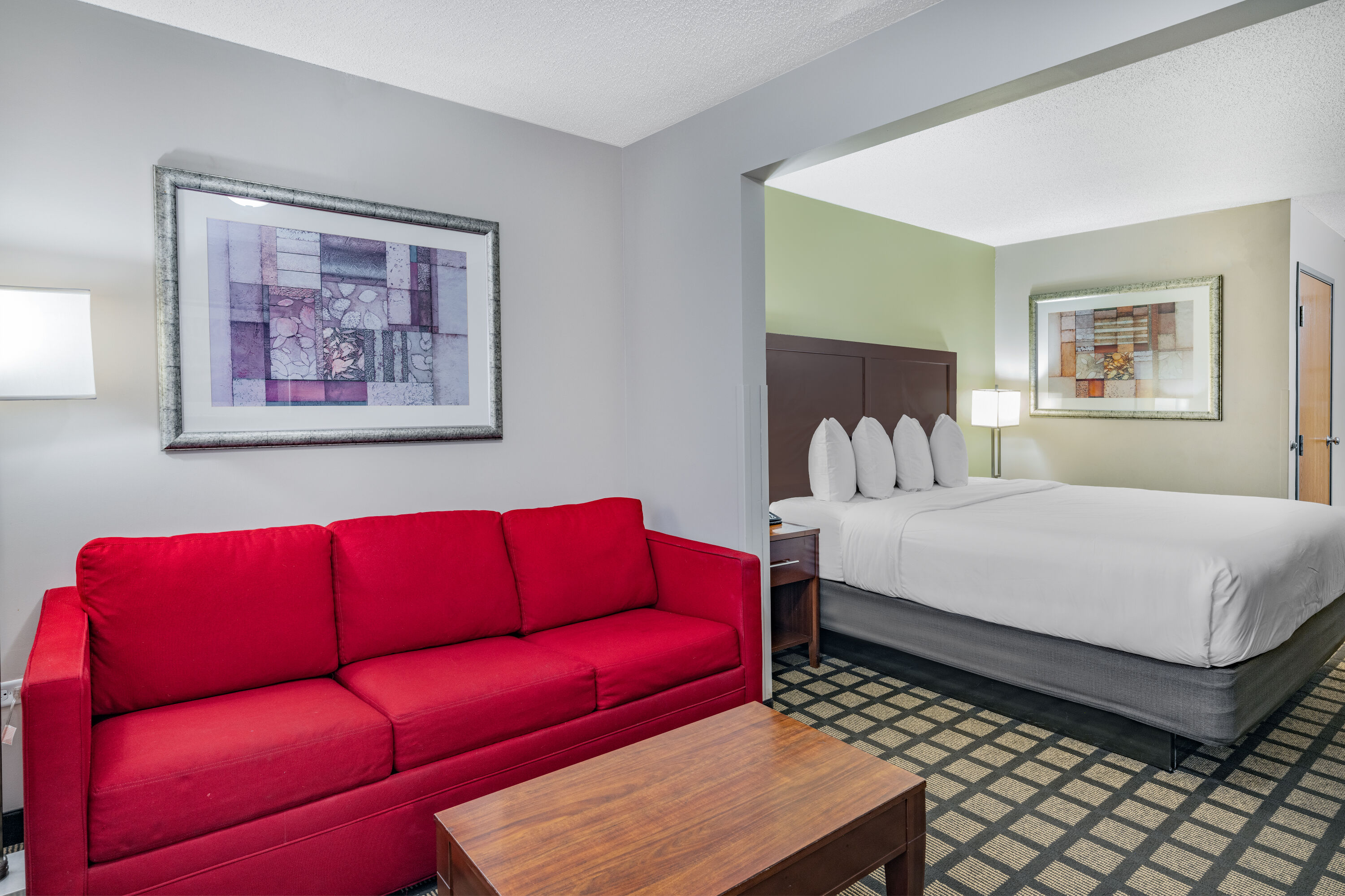 Baymont by Wyndham Gurnee suite in Gurnee, Illinois